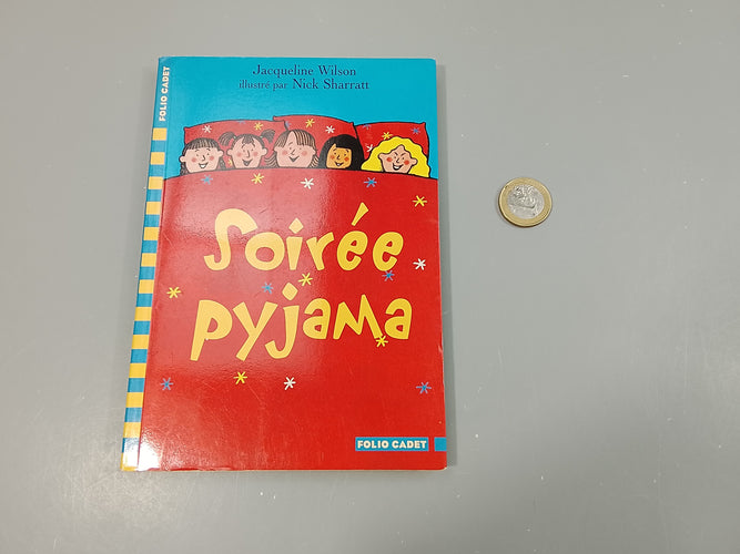 Soirée pyjama. + 8a, moins cher chez Petit Kiwi