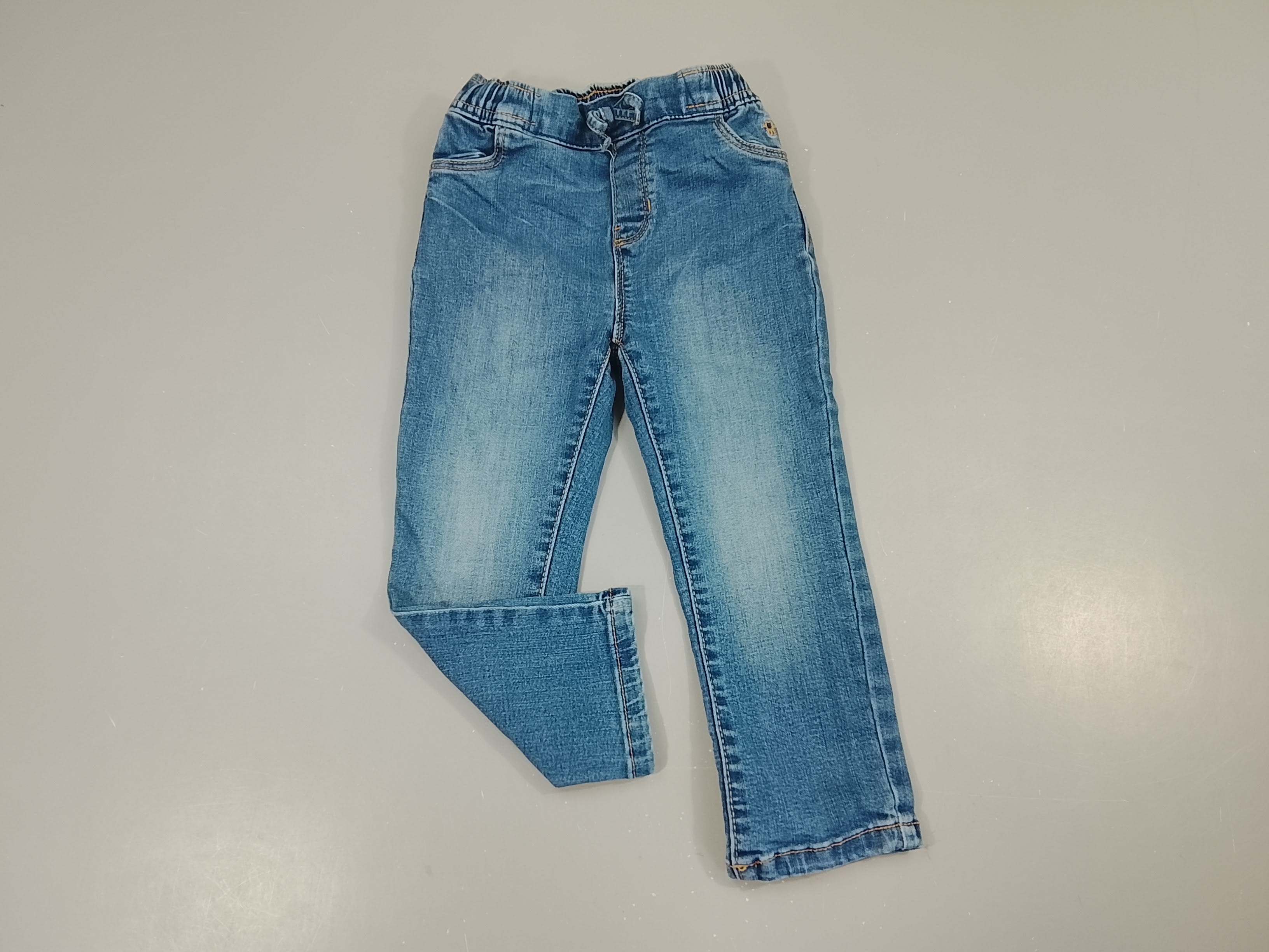 Jeans avec noeud