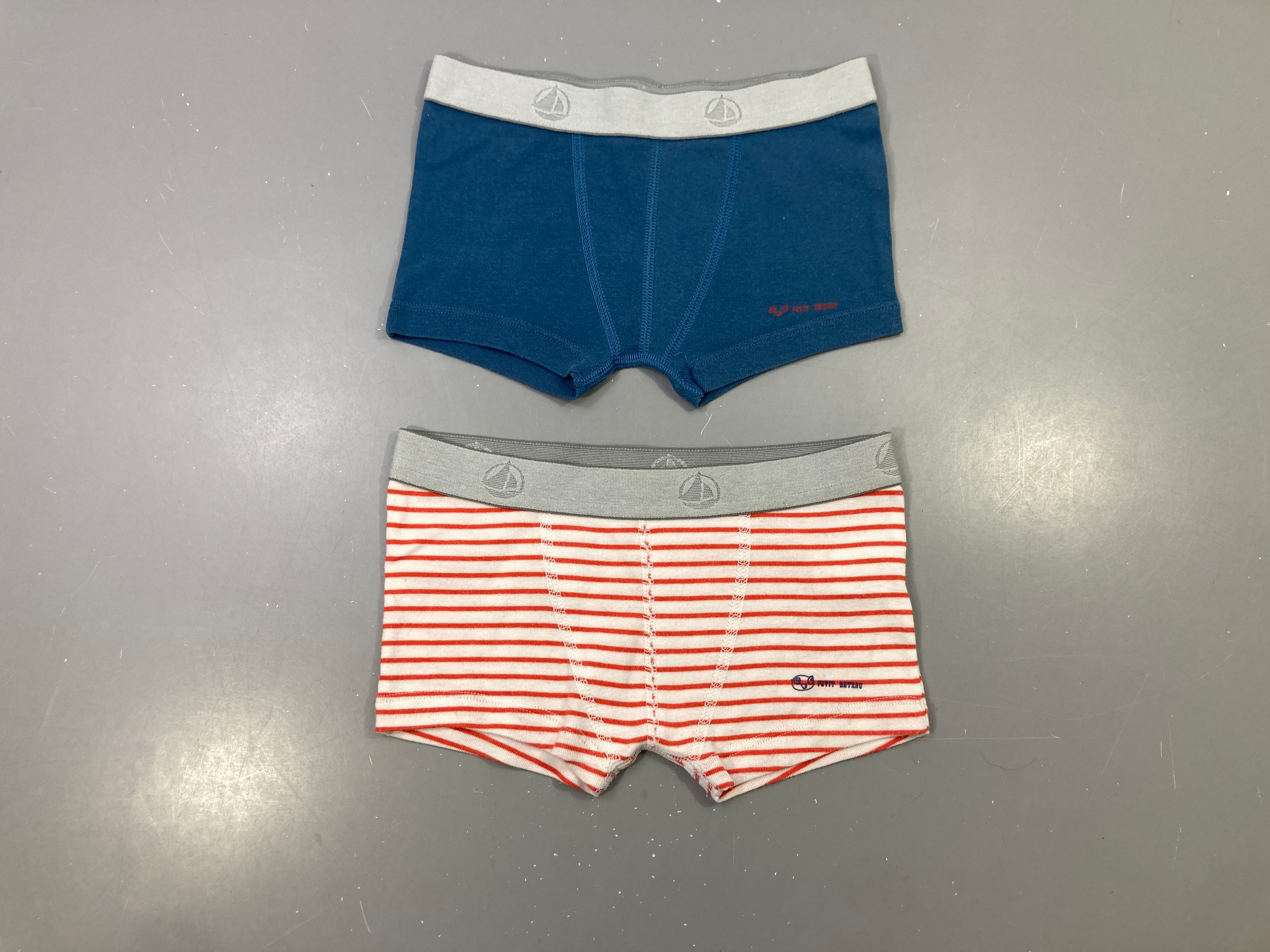 Lot 2 boxers bleu et rayé rouge blanc