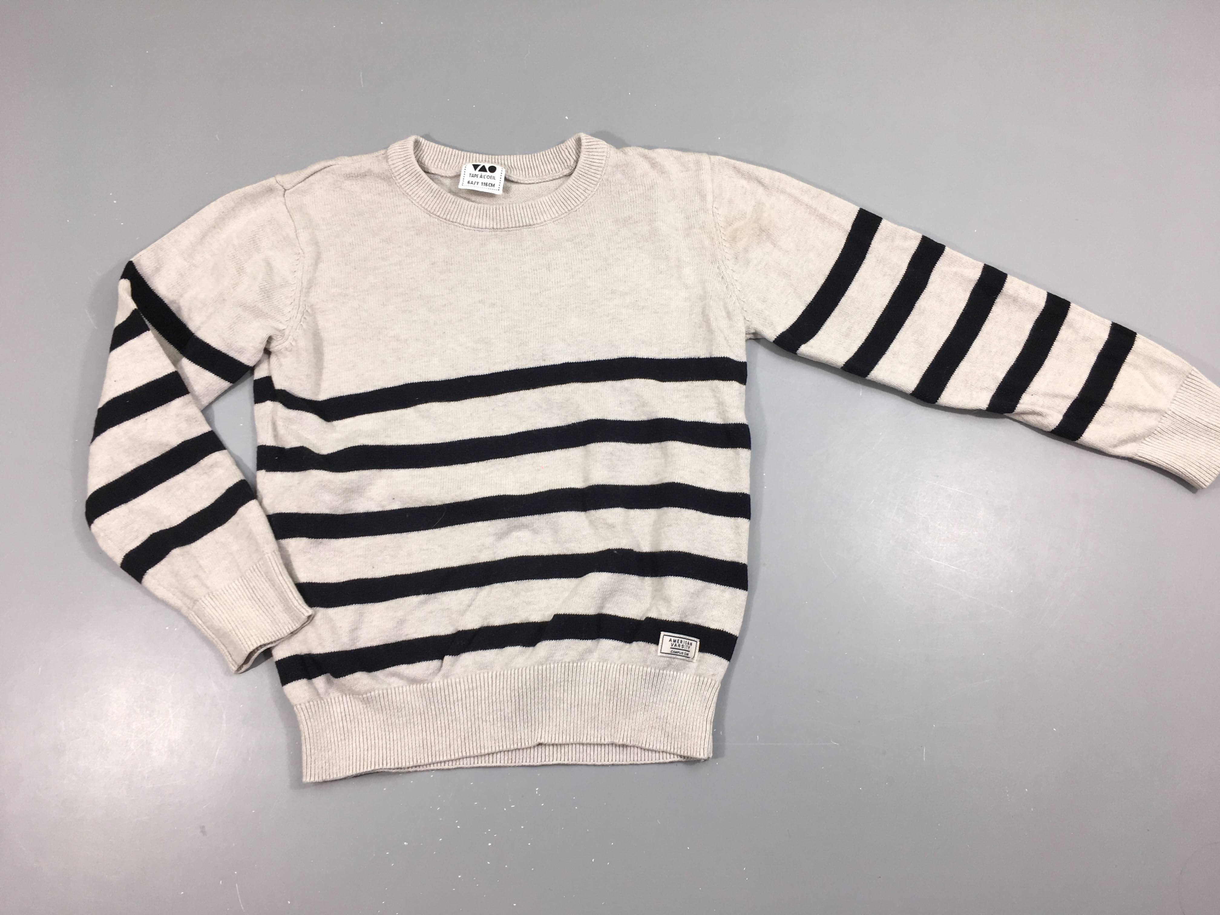 Pull gris rayé noir