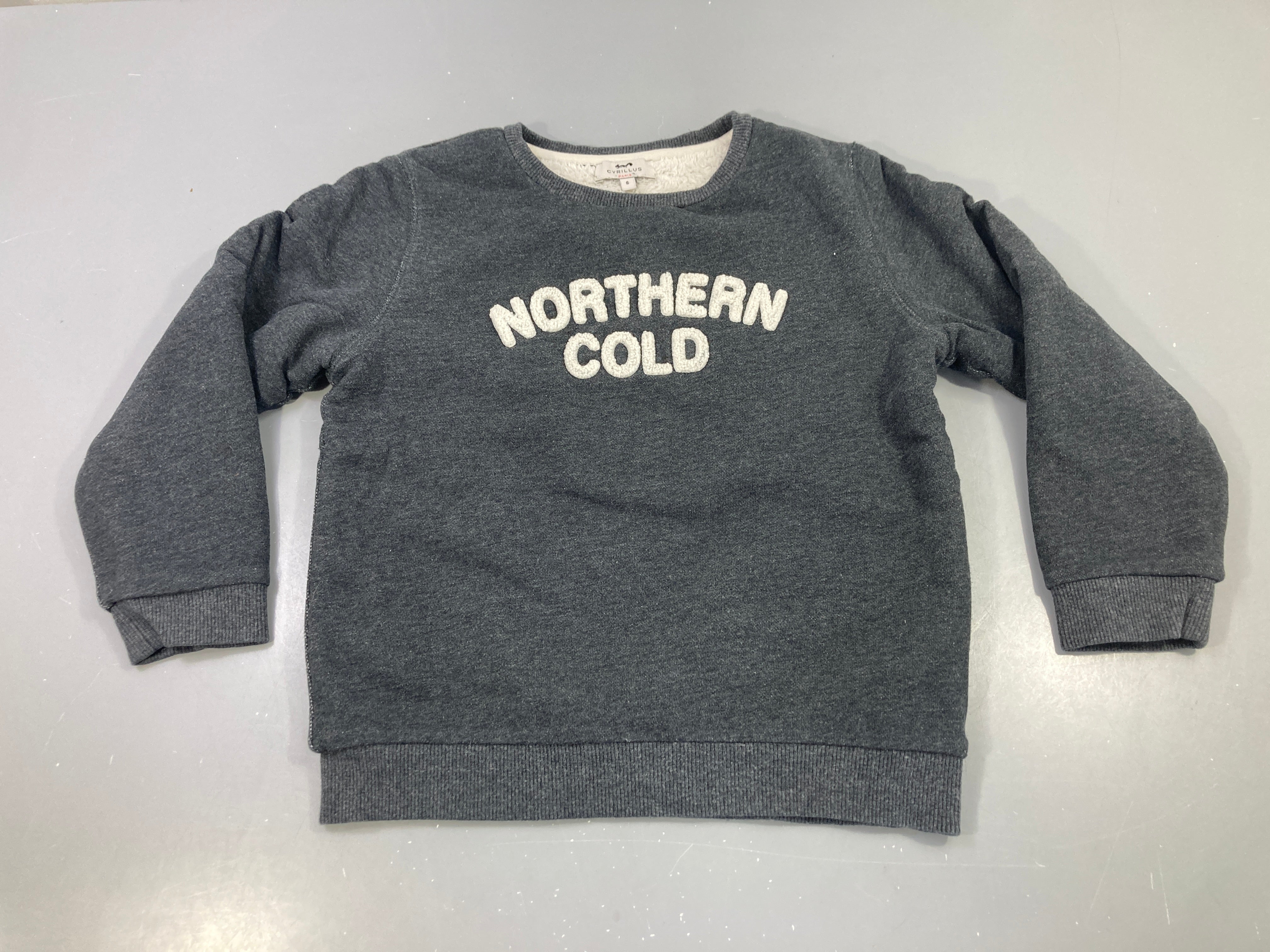 Sweat gris brodé Northern Cold doublé velours