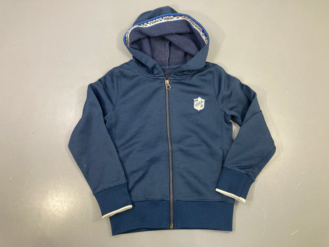 Sweat zippé capuche bleu marine, écusson brodé, moins cher chez Petit Kiwi
