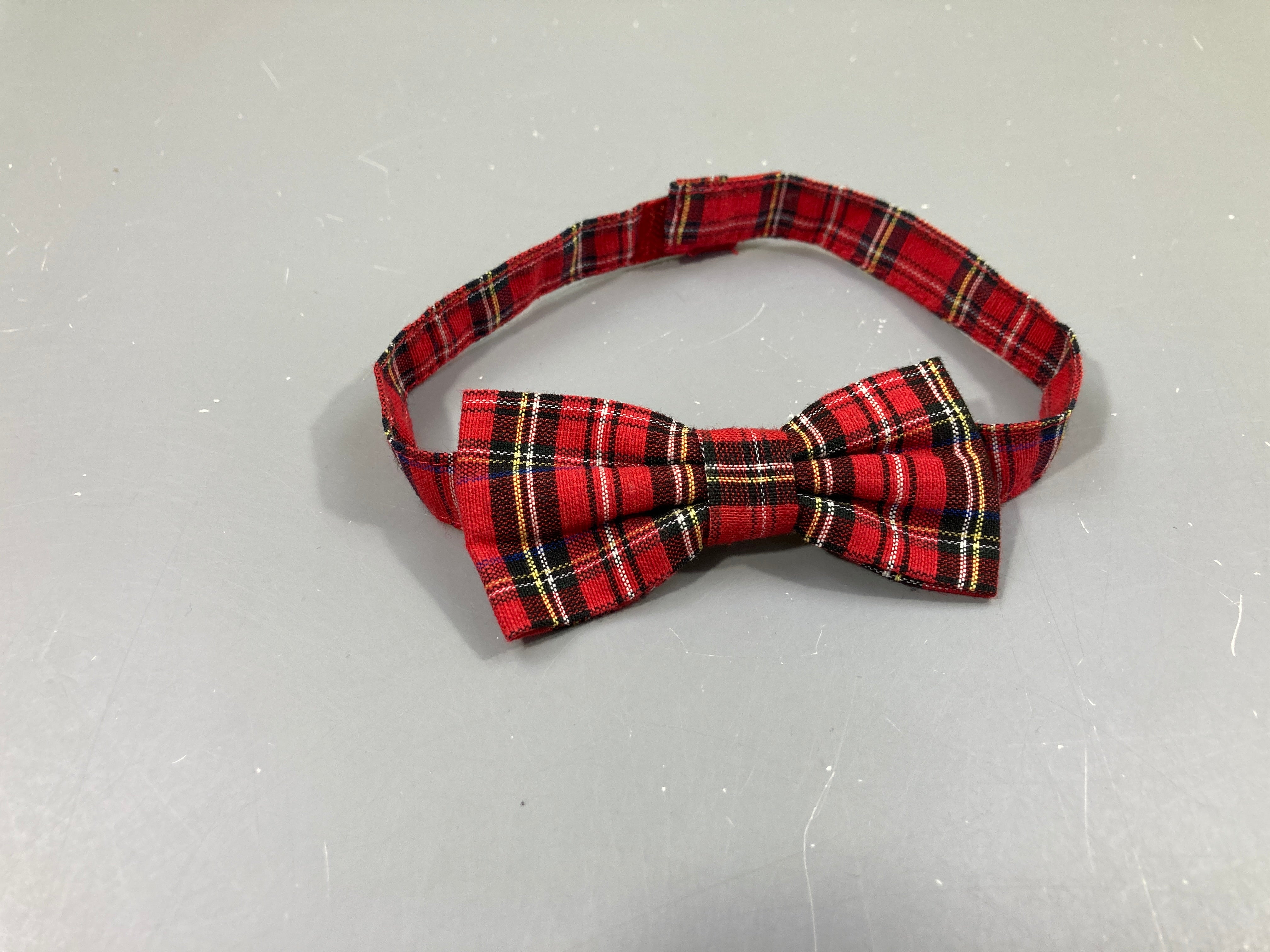 Noeud papillon à carreaux brun-rouge