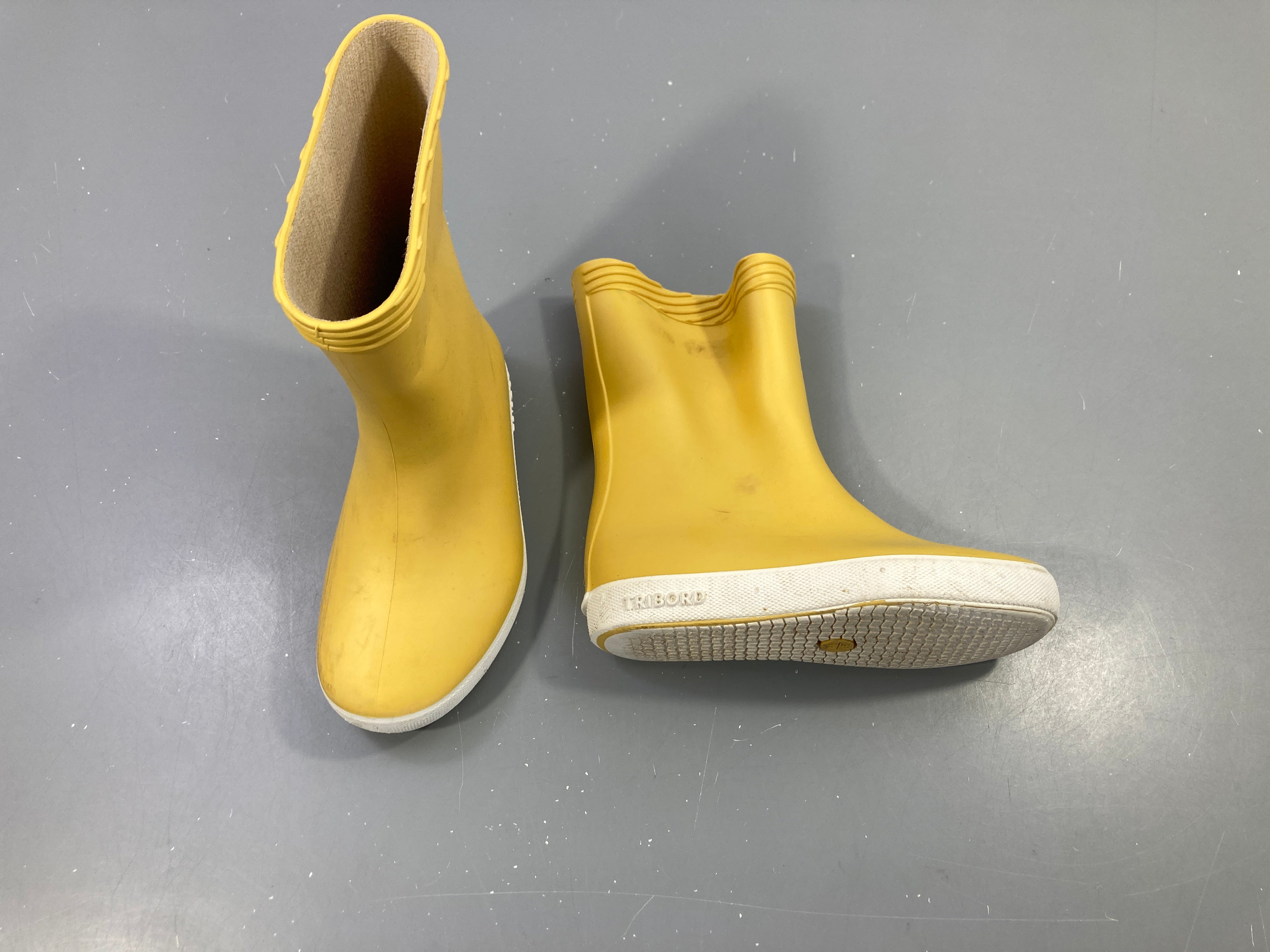 Bottes de pluie jaune, Tribord, 27-28