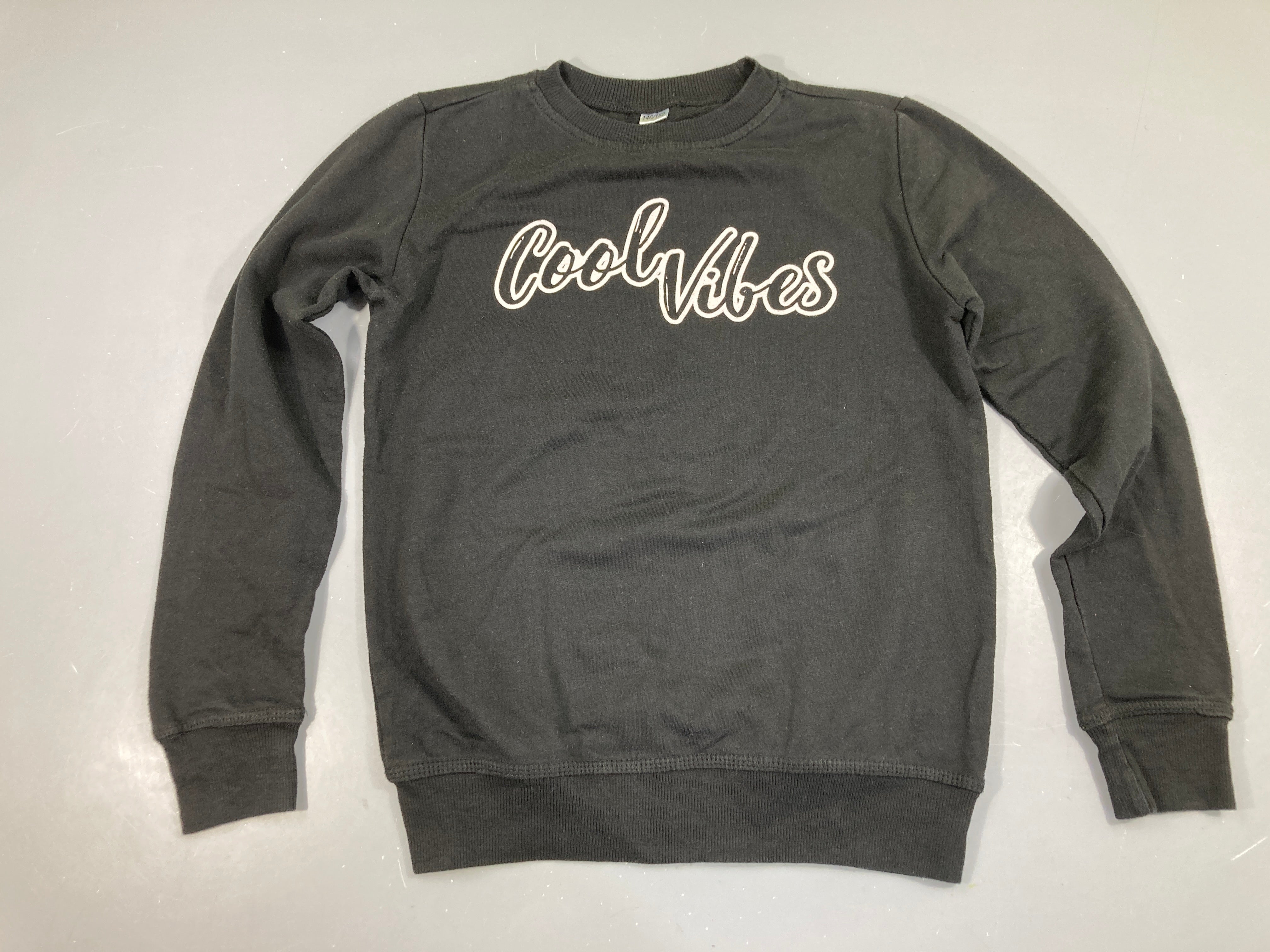 Sweat noir CoolVibes Légèrement bouloché