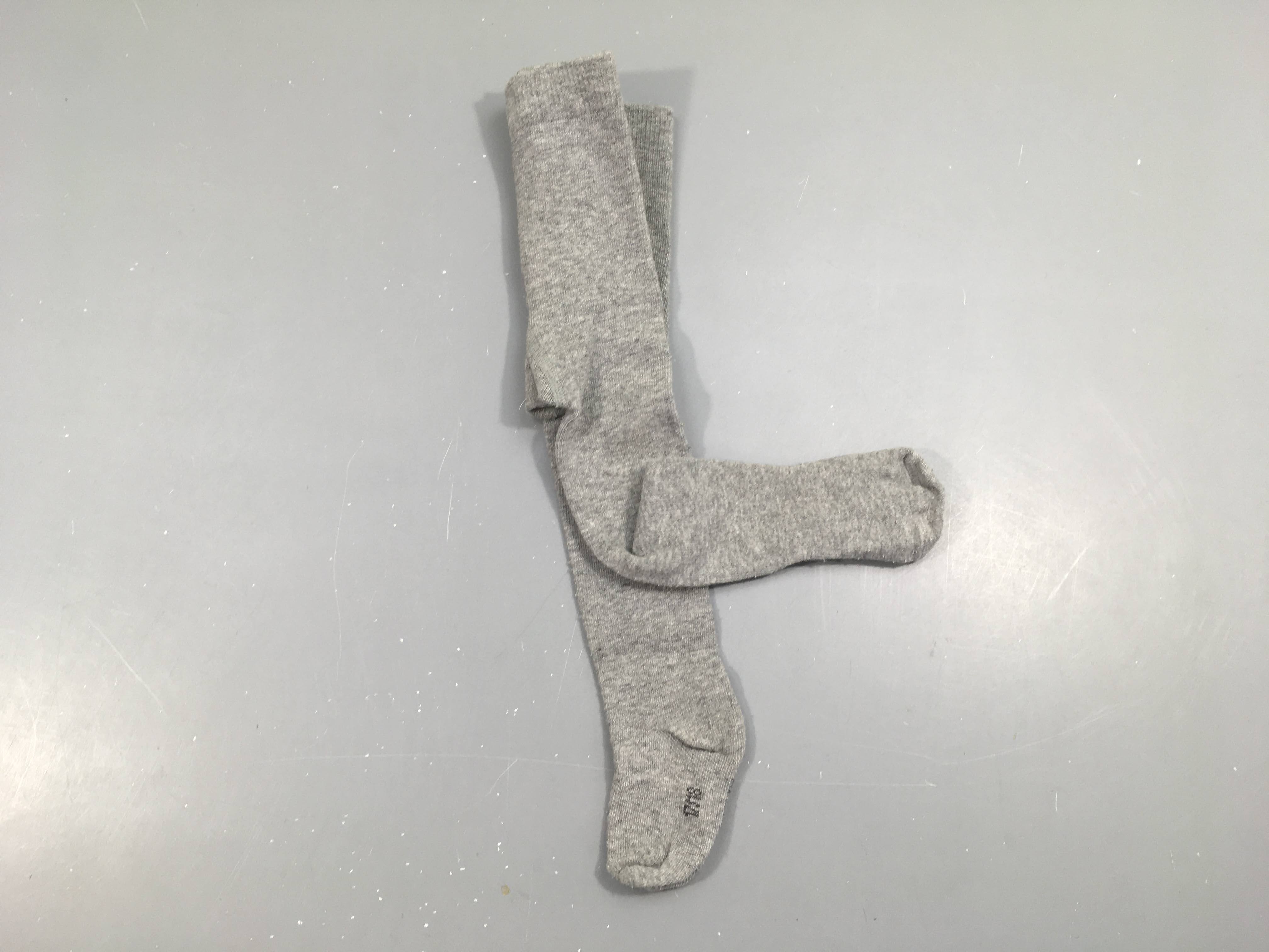 Collants gris légèrement boulochés 17-18