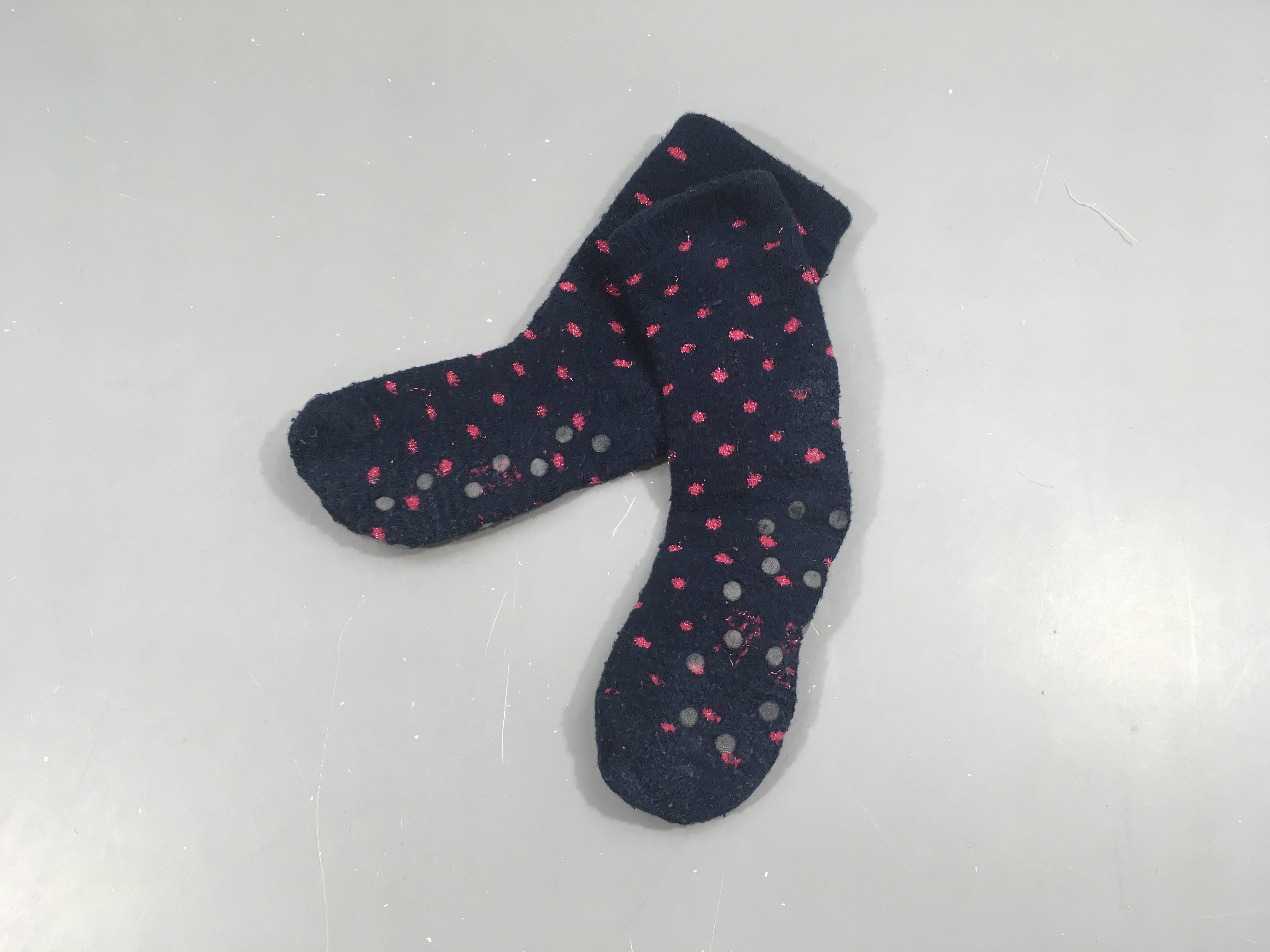 Chaussettes chaudes antidérapantes bleu foncé pois fuschias