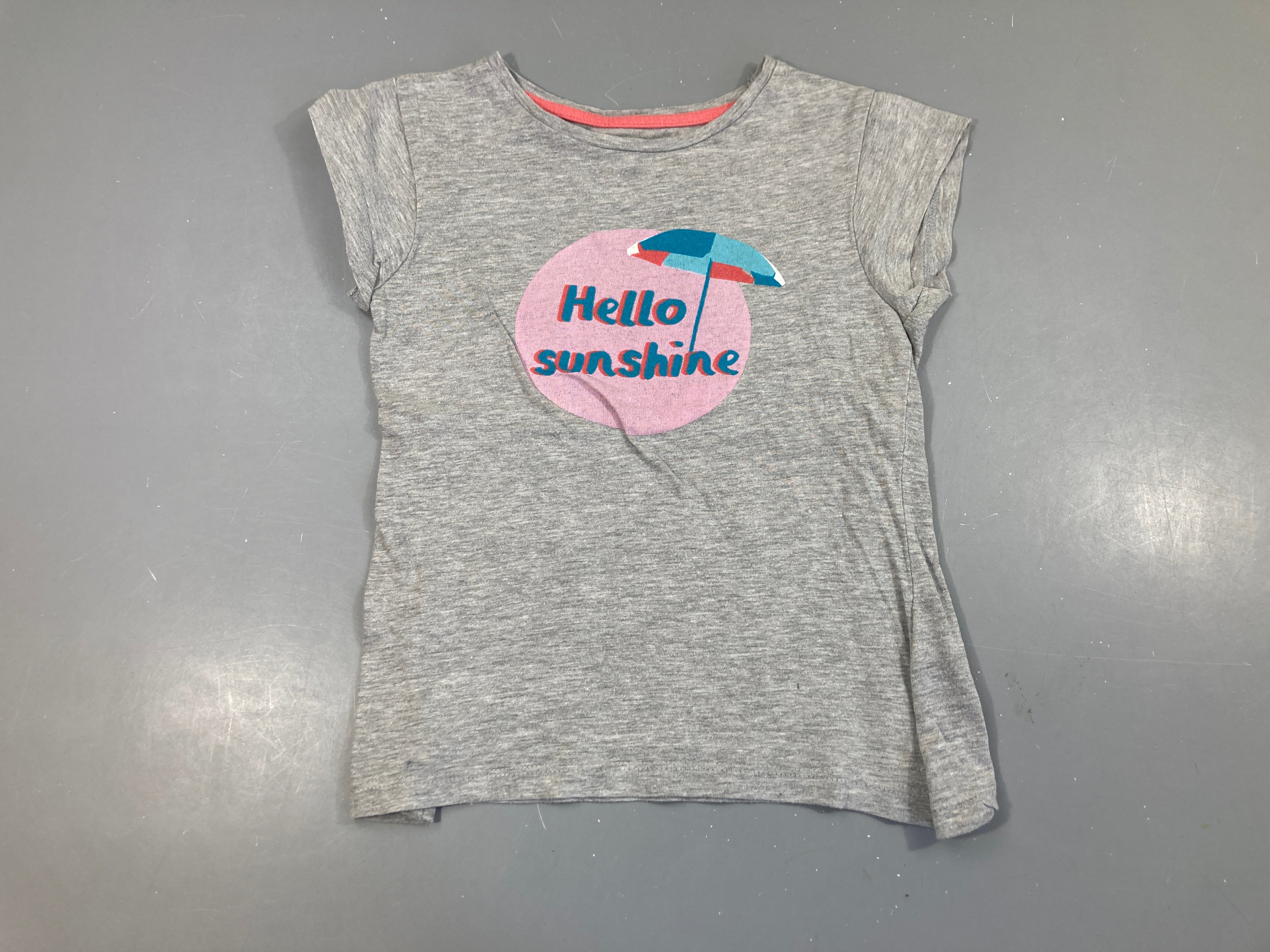 T-shirt m.c gris hello sunshine, légèrement bouloché