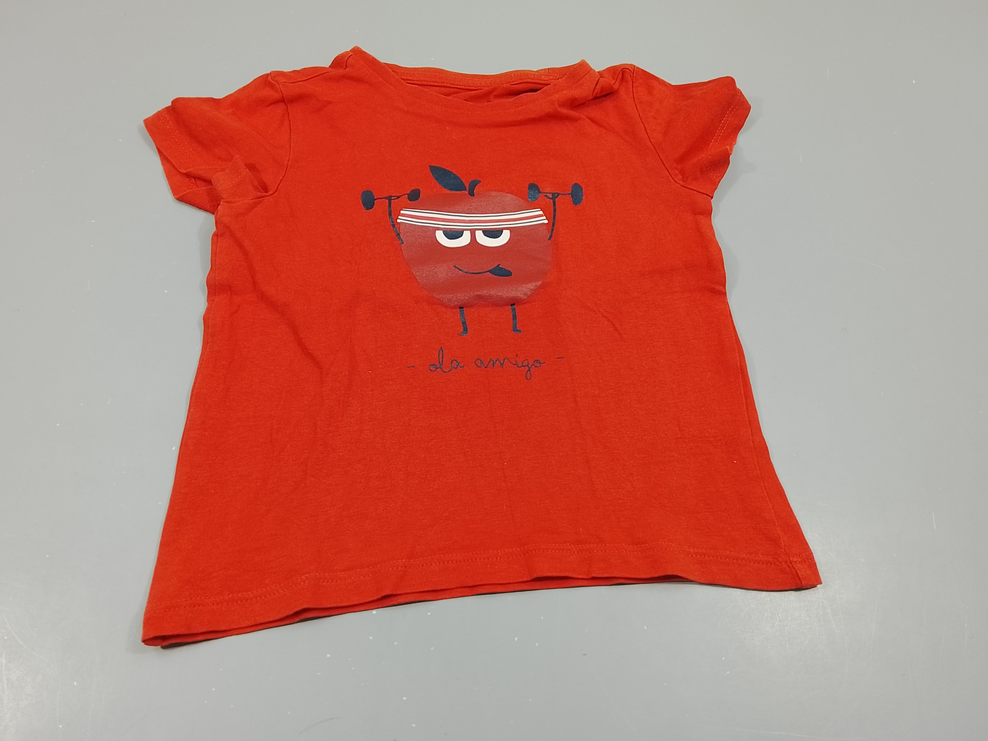 T-shirt m.c rouge, pomme qui soulève des haltères 