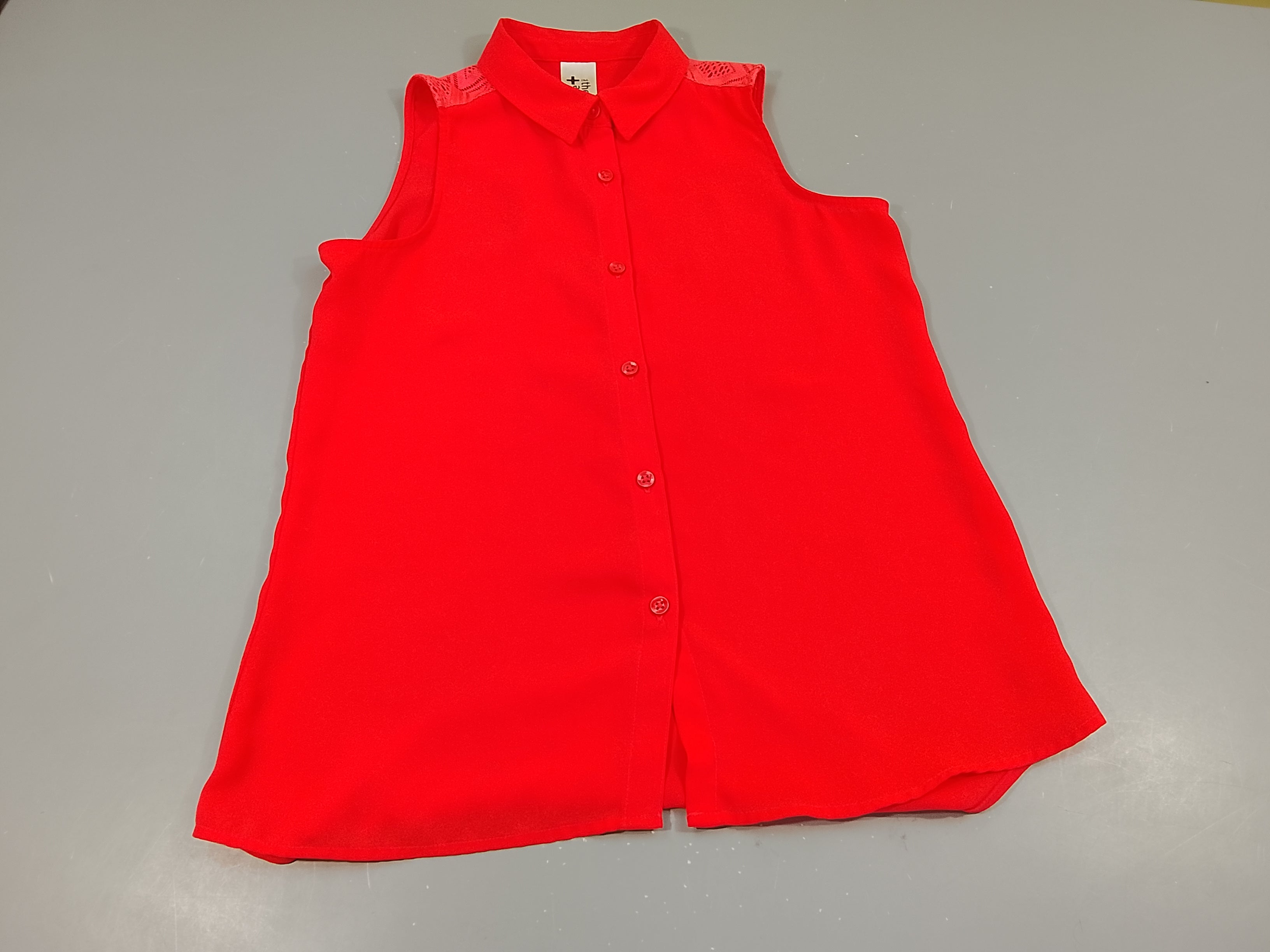 Chemisier m.c rose, dentelle à l'arrière, petites taches