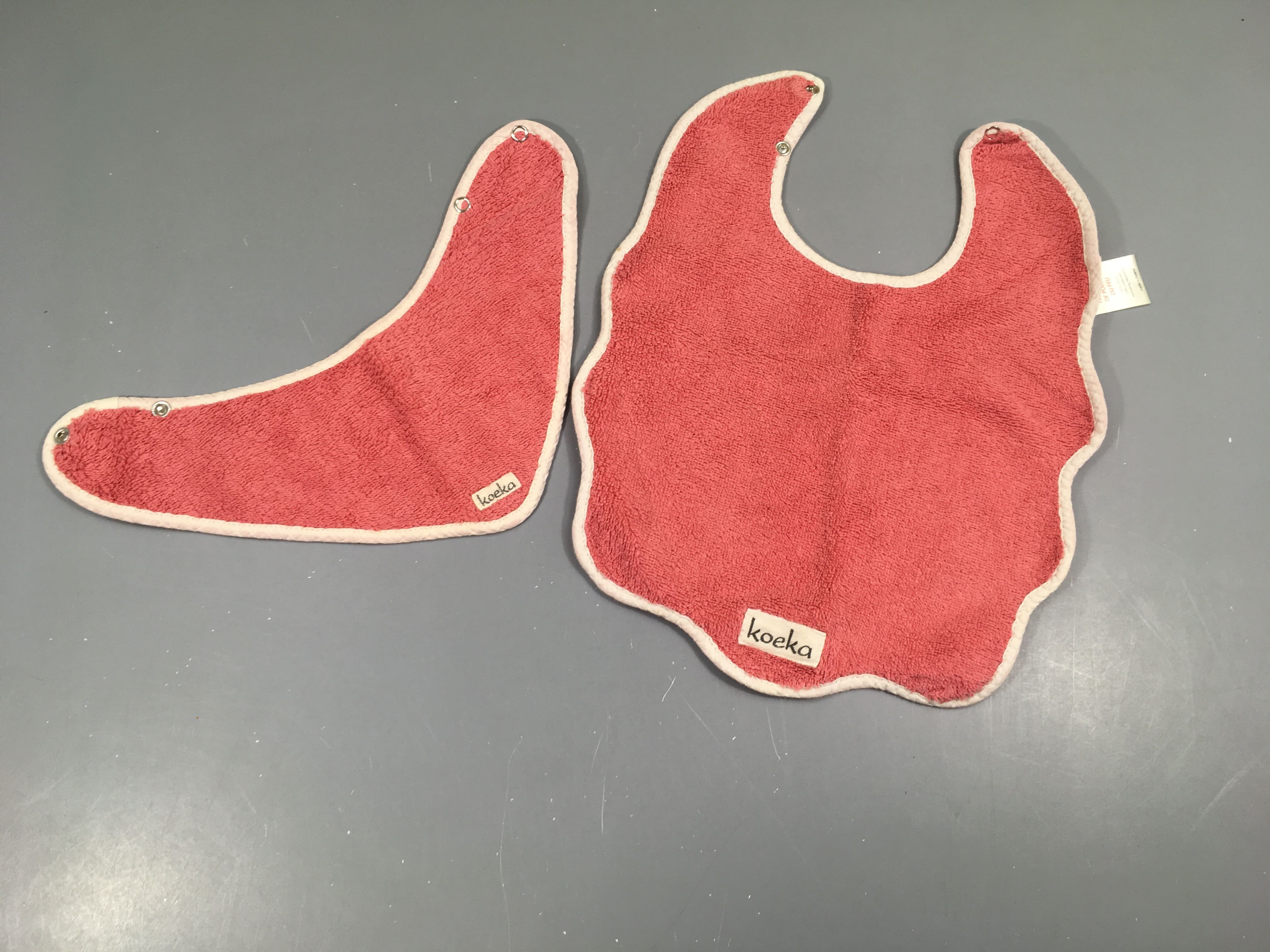 2 Bavoirs Koeka roses