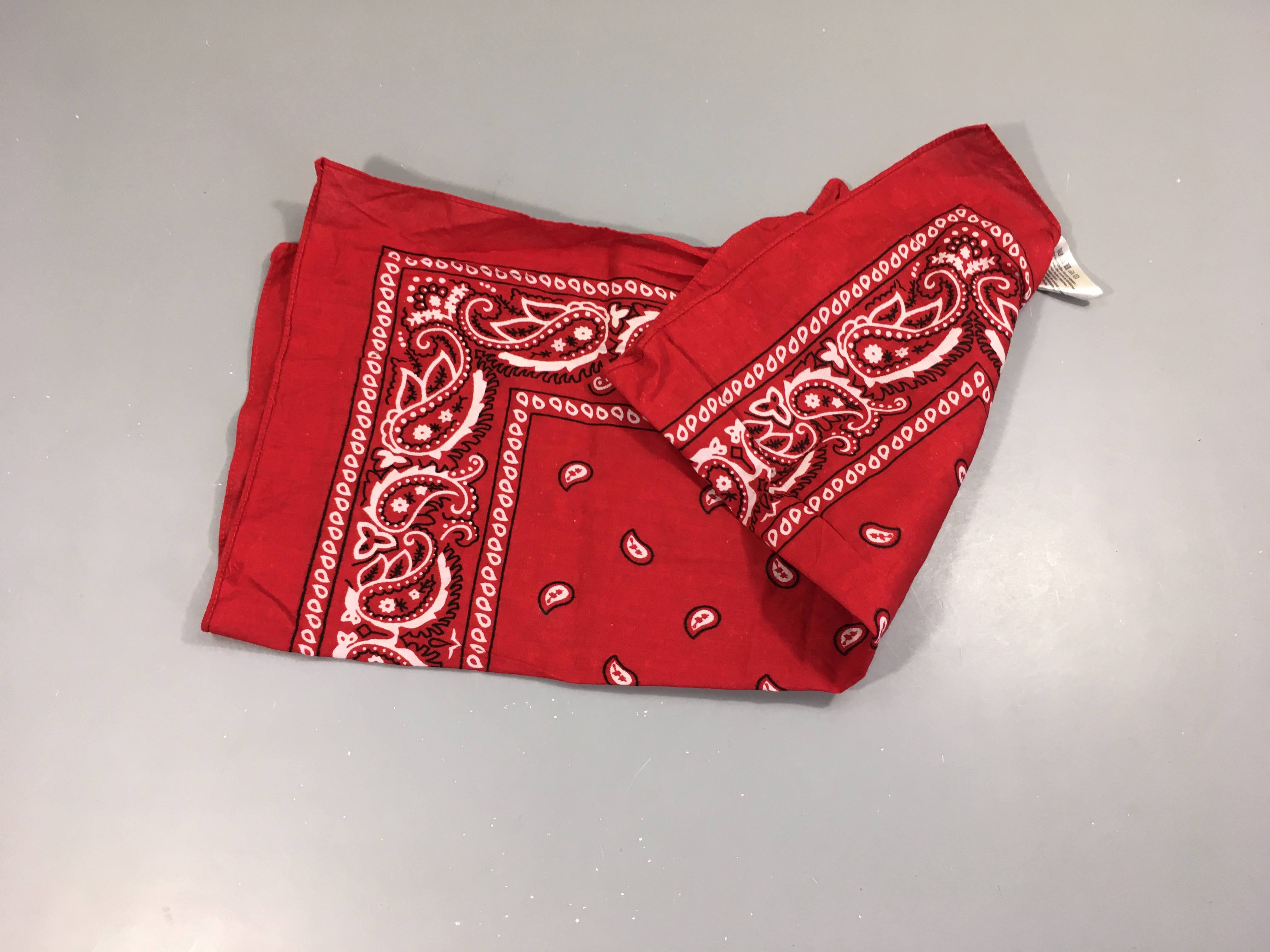 Foulard rouge motifs blanc 53x53cm