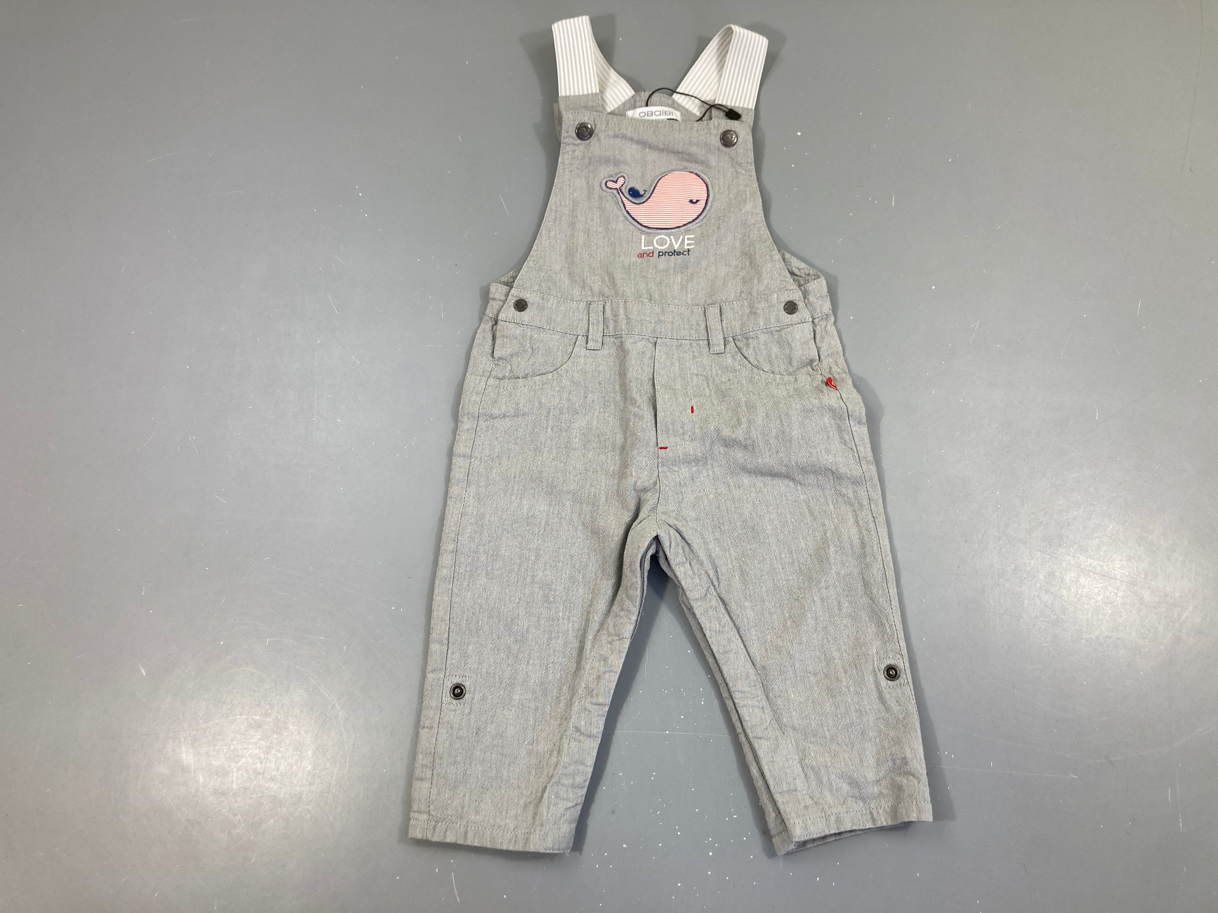 Salopette grise Baleine Love longueur ajustable Légère tache poche droite