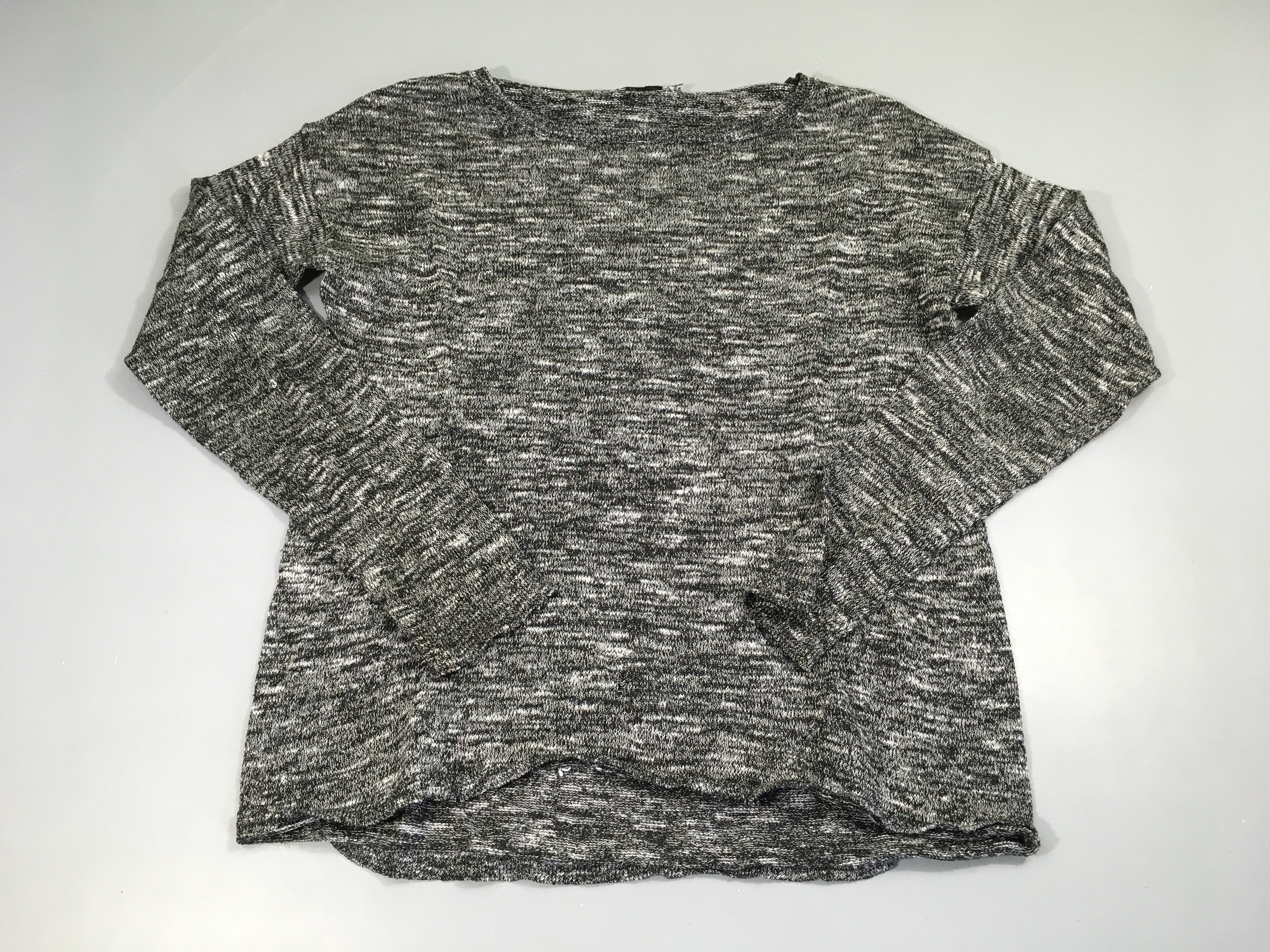 Pull très fin noir chiné blanc