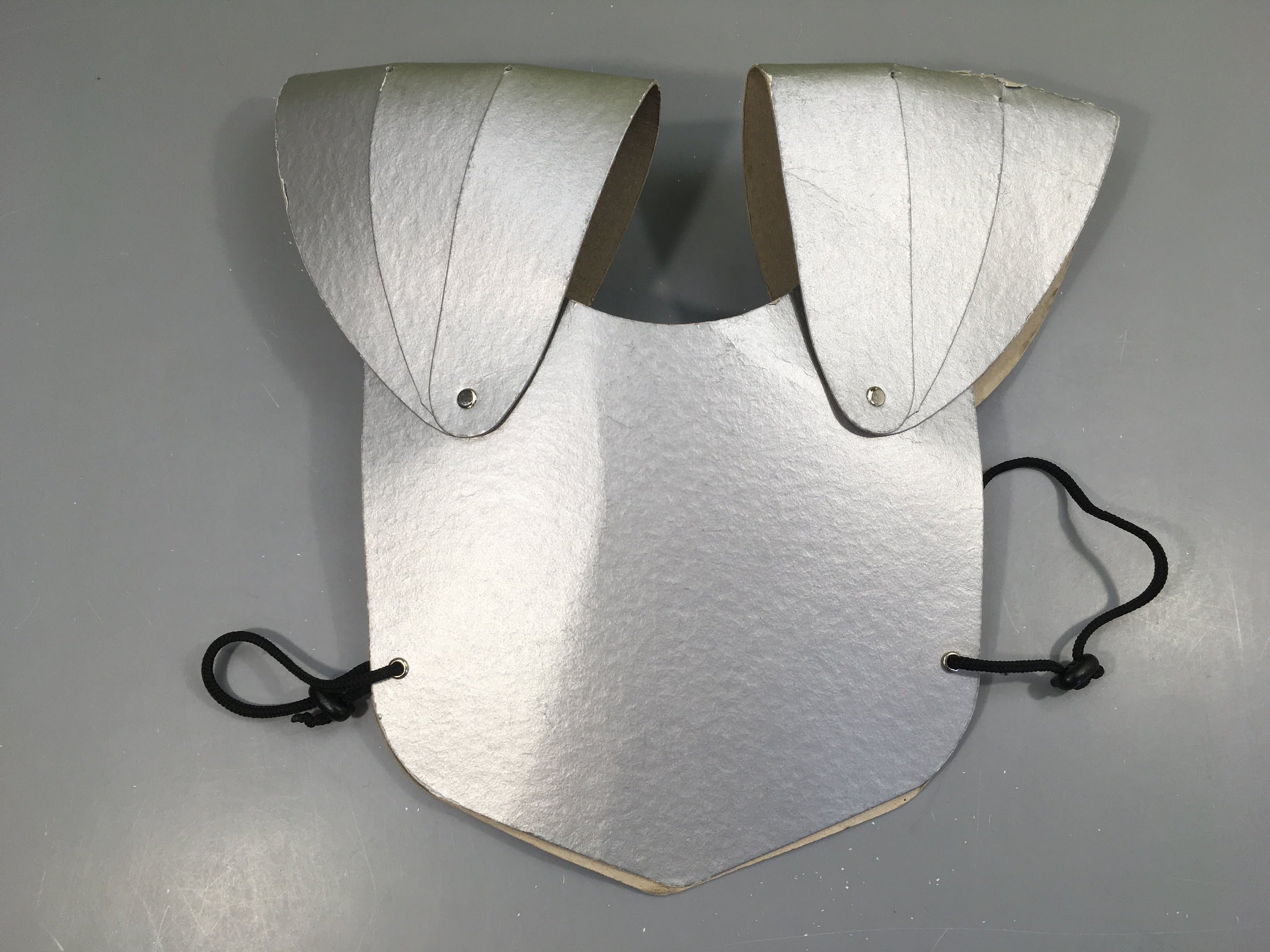 Déguisement Armure argentée carton épais