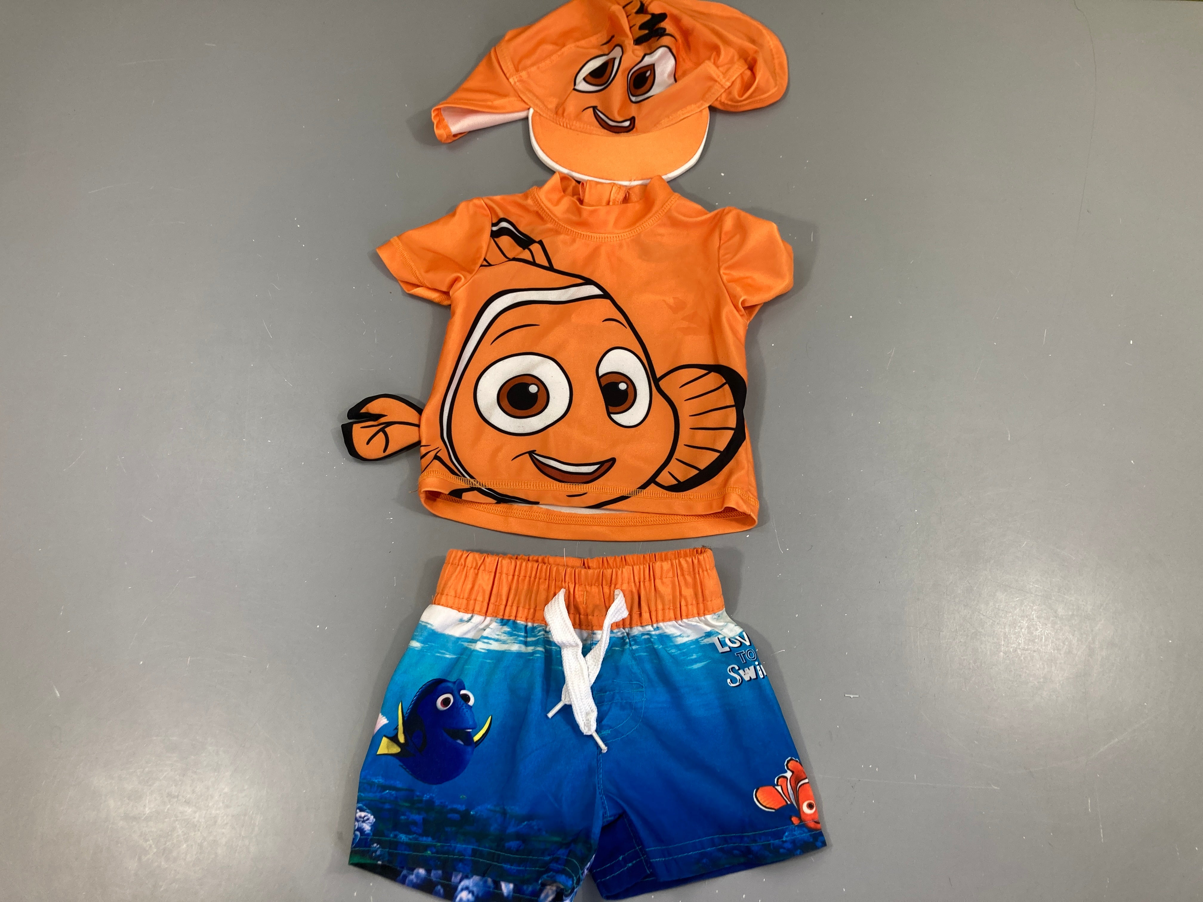 Ensemble T-shirt m.c orange Némo + Maillot short + Casquette