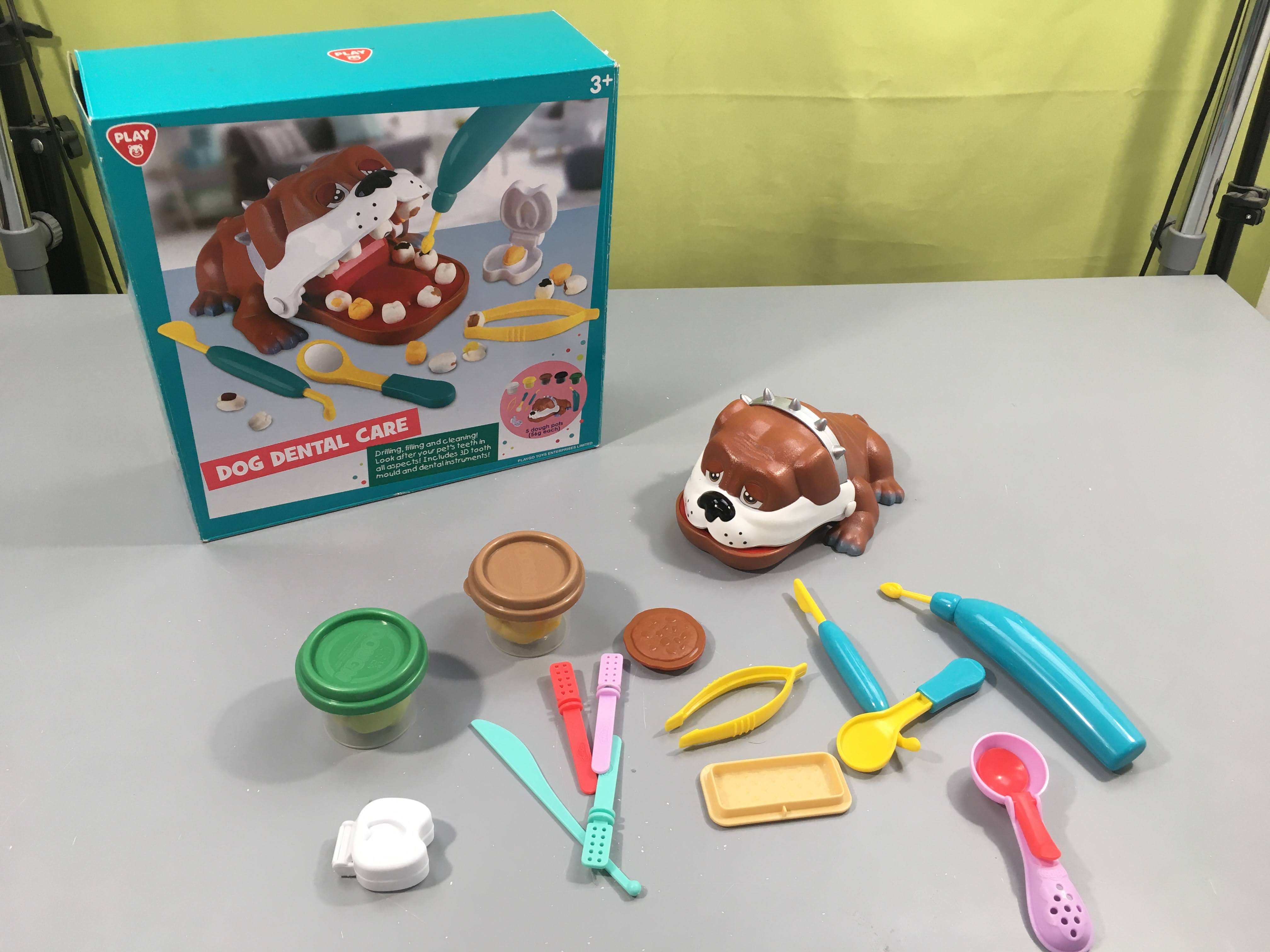Dog dental care 3+, seulement 2 pots de plasticine mais accessoires en +