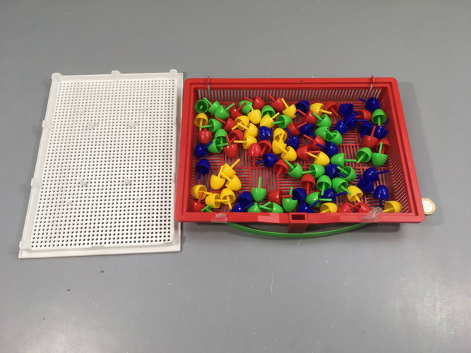 Pegs tableau à picots, moins cher chez Petit Kiwi