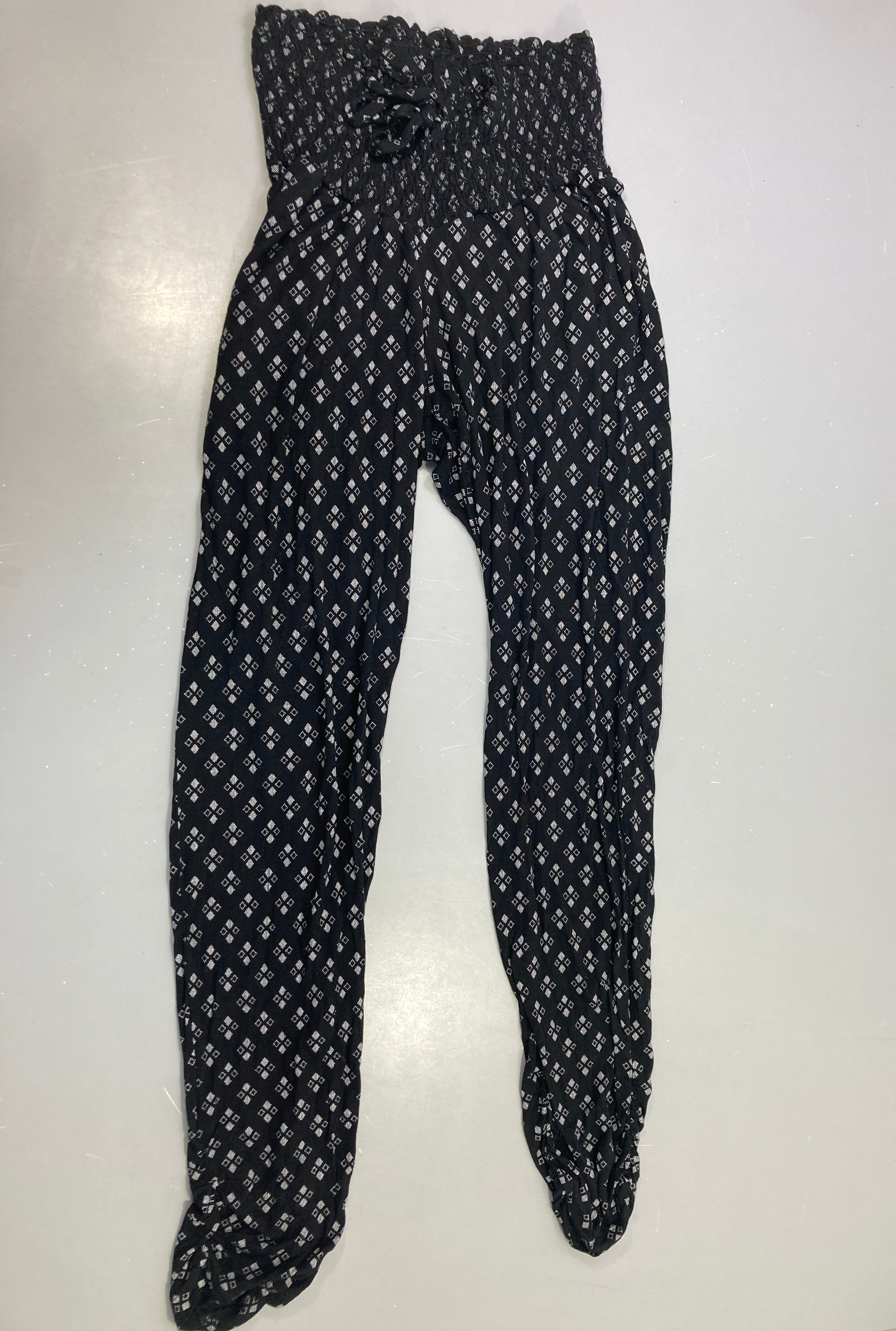 Pantalon jersey souple noir imprimé losanges blancs