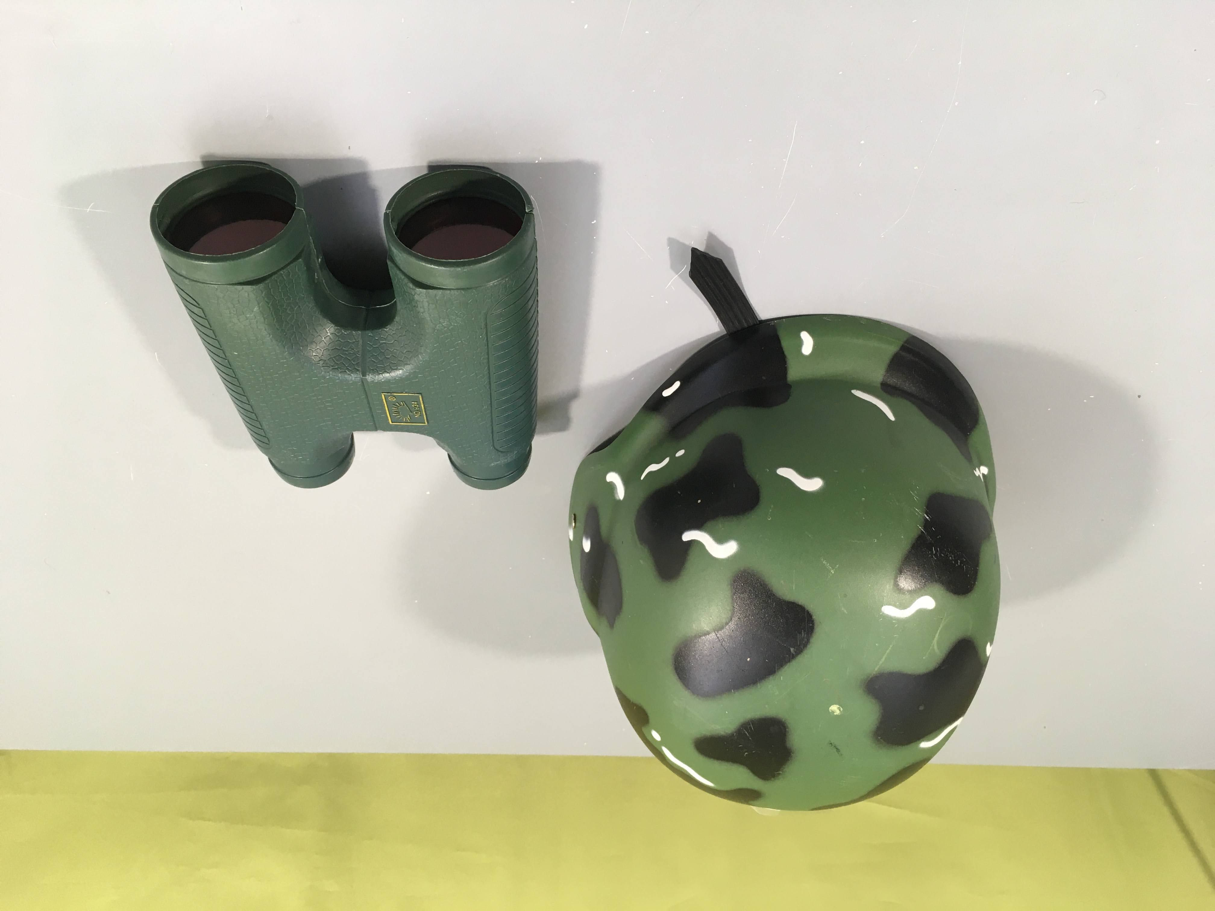 Déguisement casque militaire camouflage + jumelles