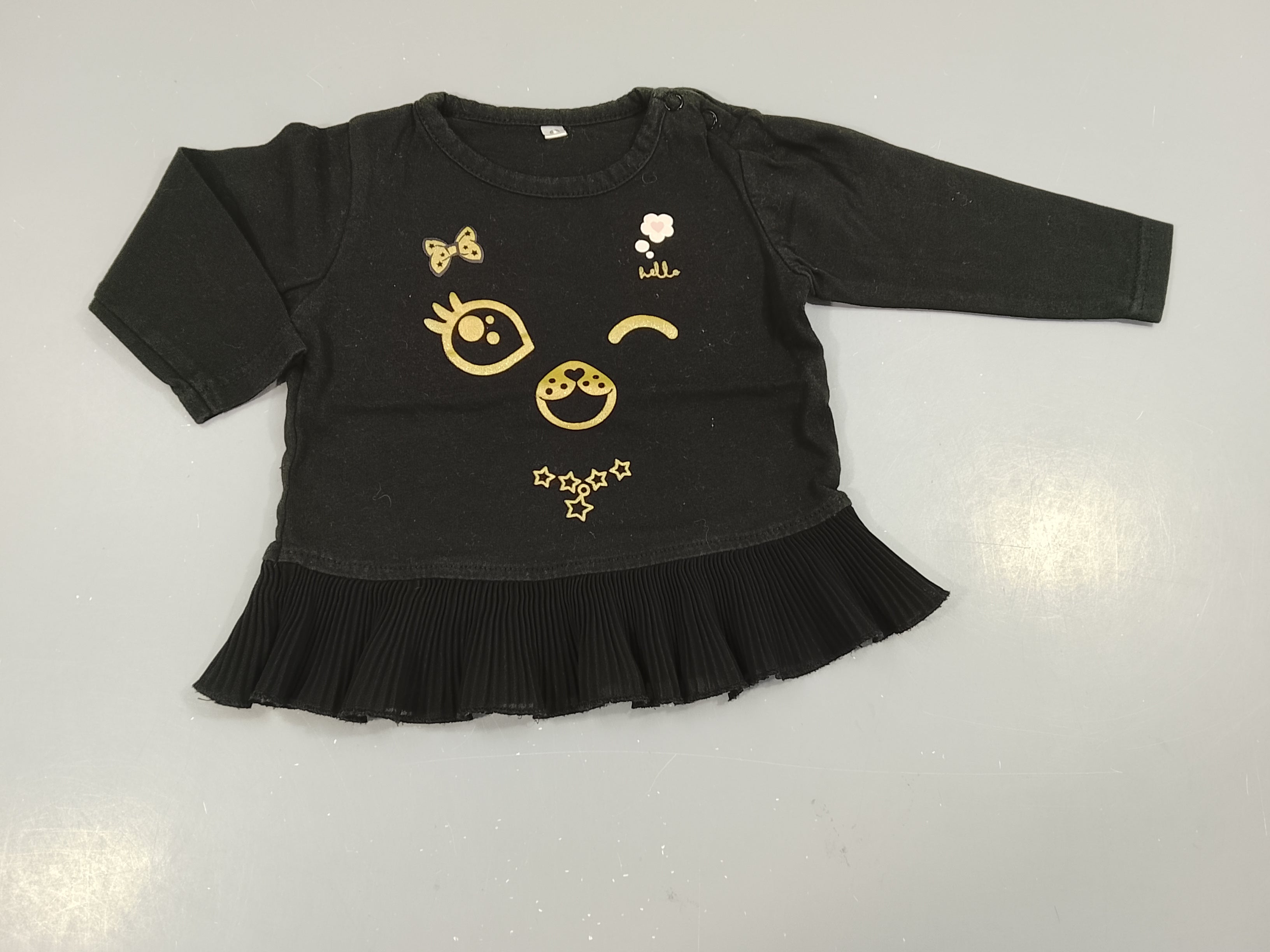 T-shirt m.l noir, volant sur le dessous, tête d'animal doré