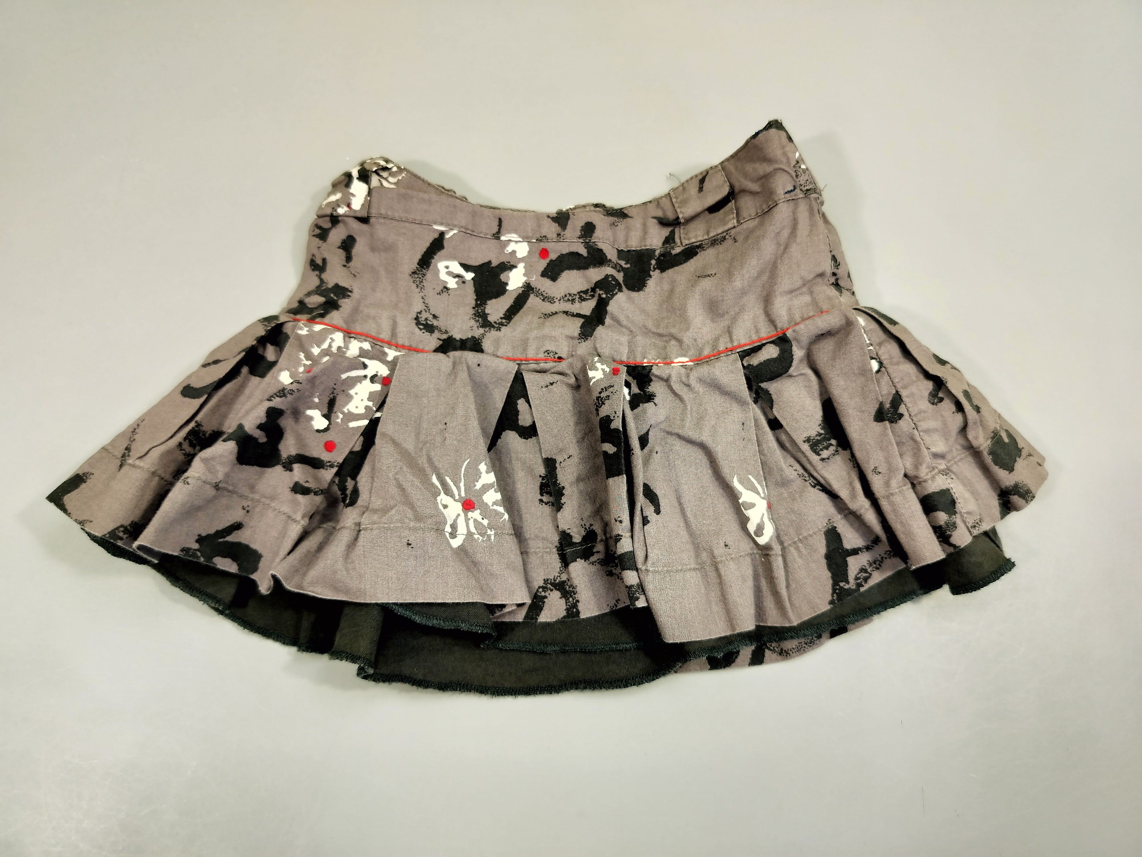 Jupe taupe  motifs noirs et blancs