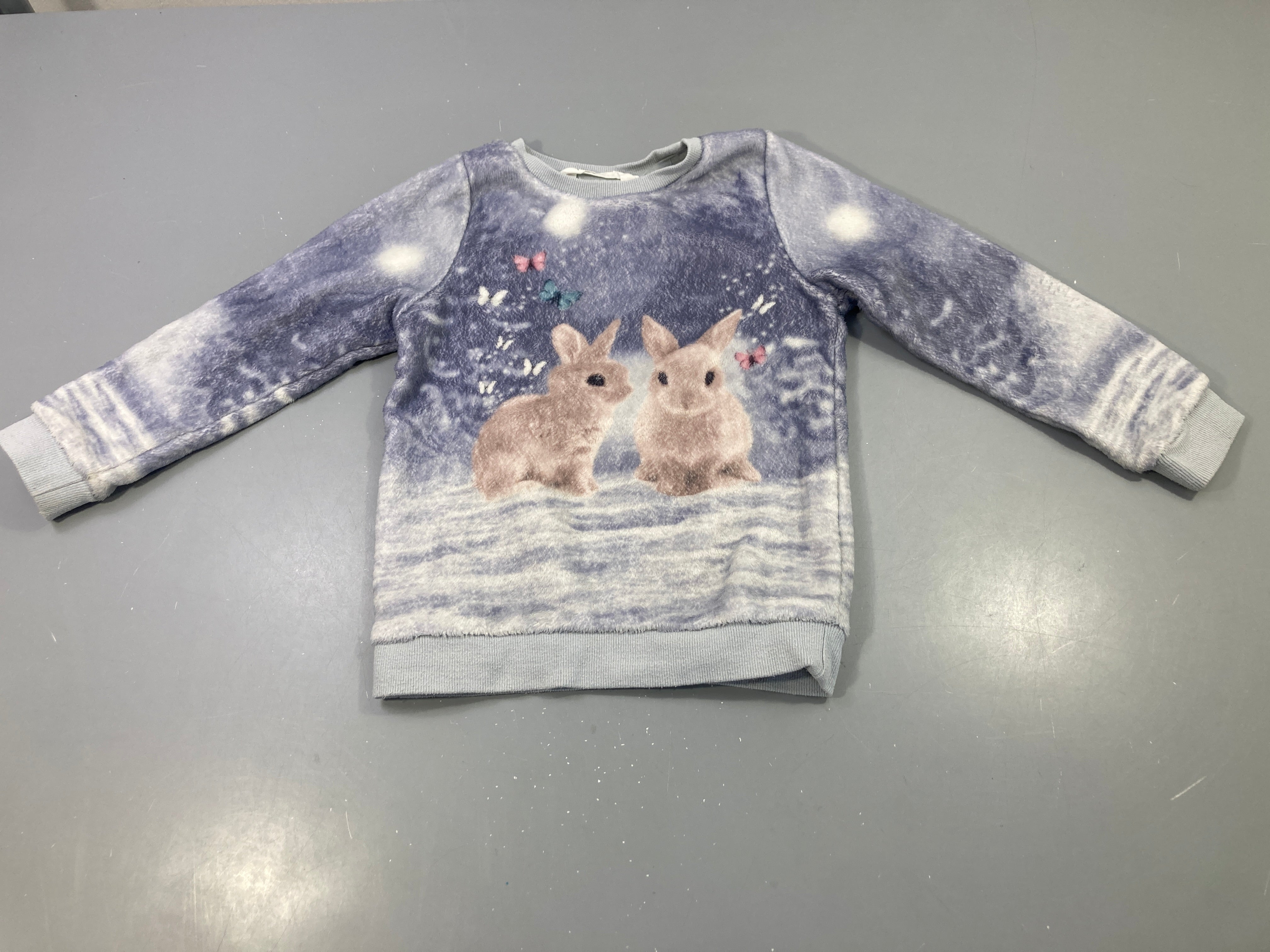 Pull velours gris imprimé lapins