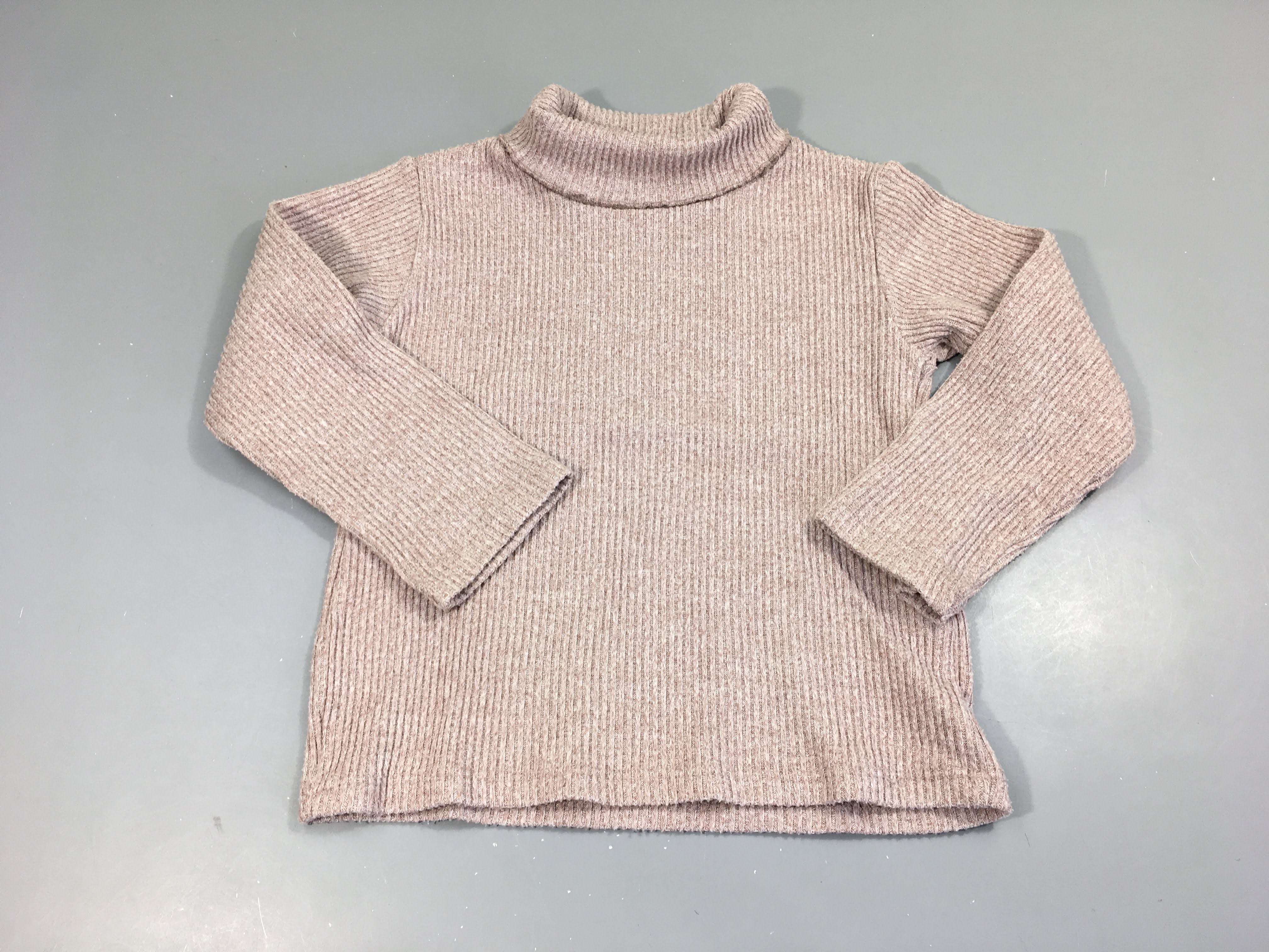 Pull côtes vieux rose chiné col roulé, bouloché?