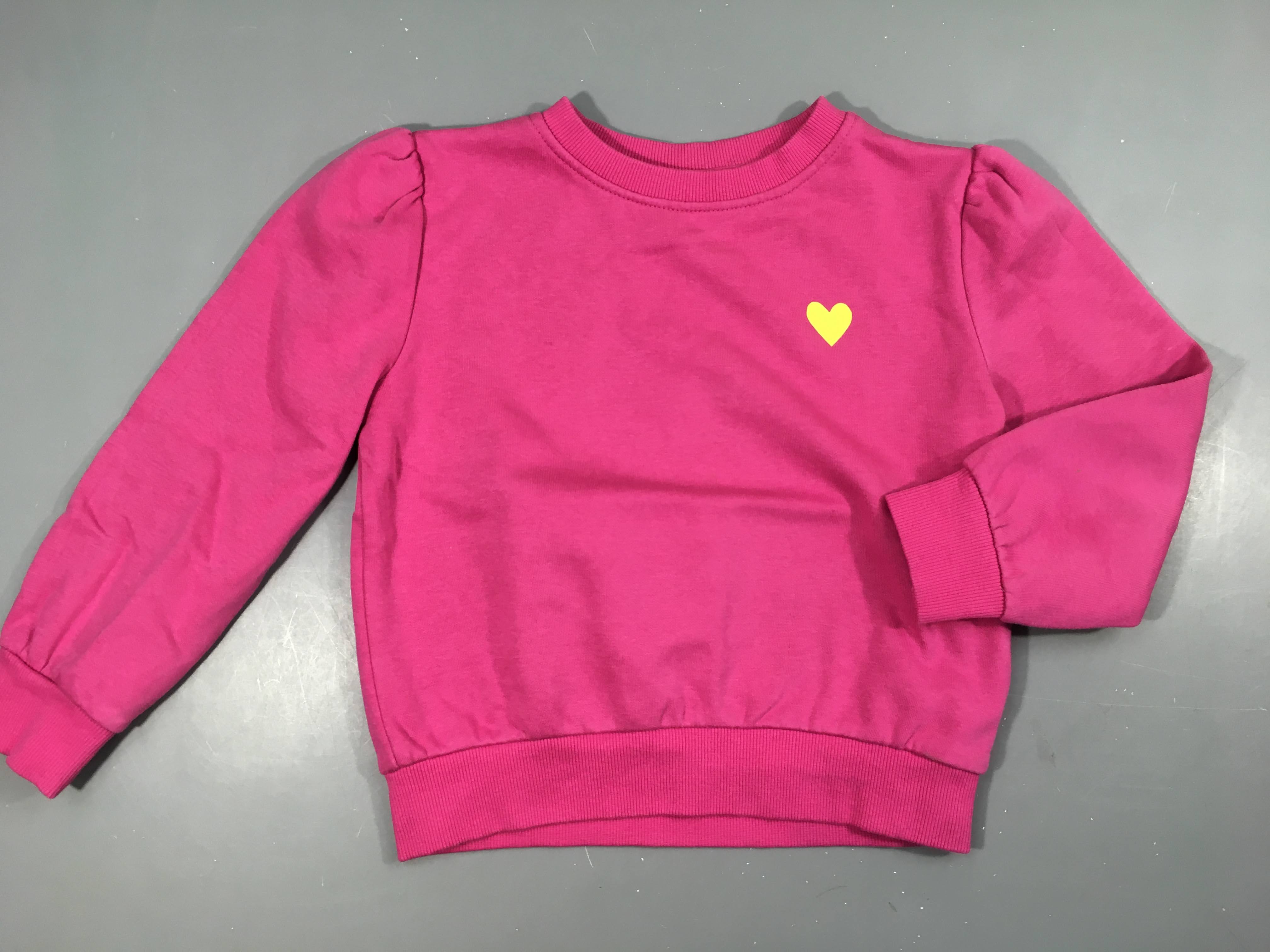 Sweat rose coeur jaune