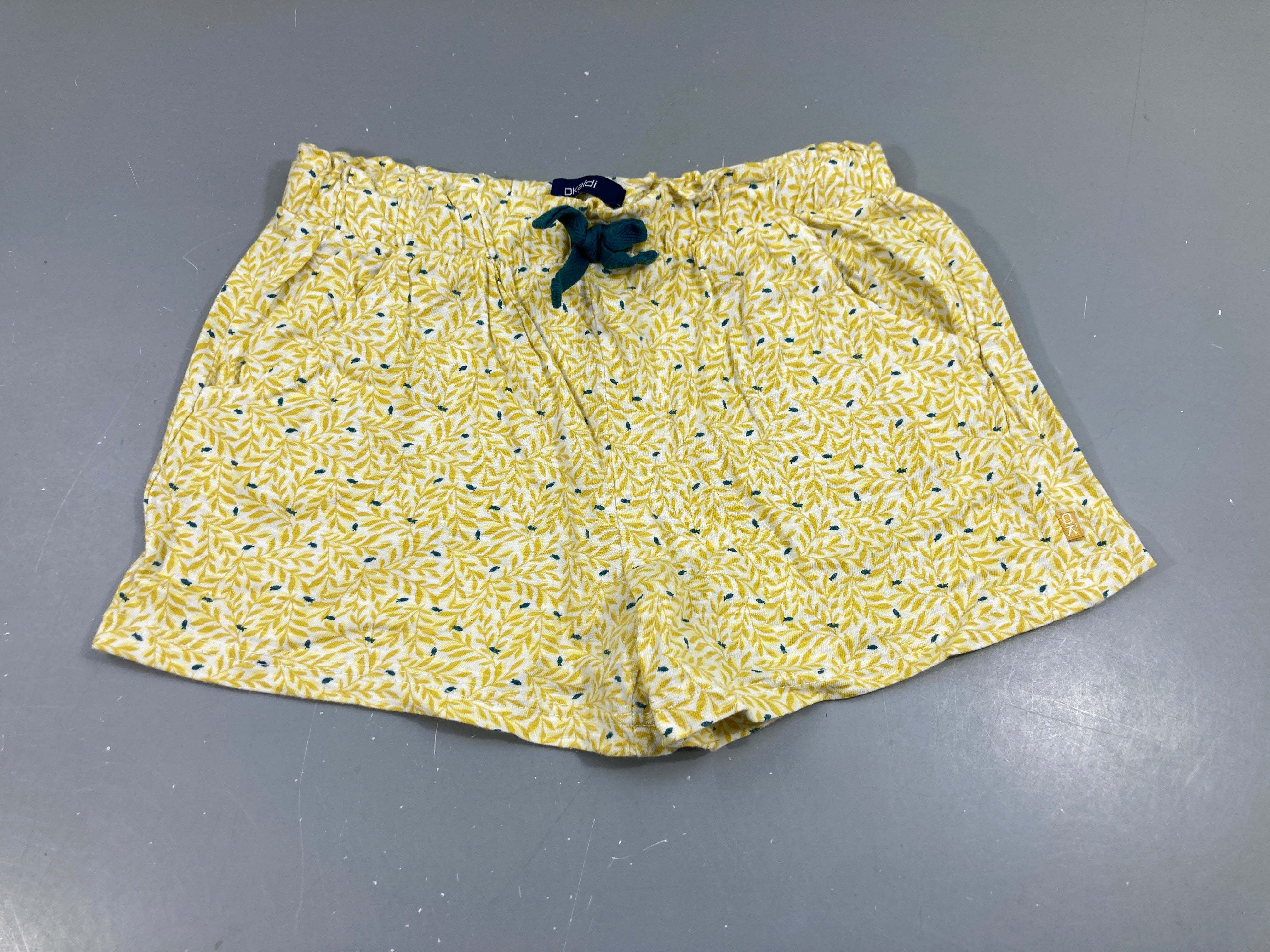 Short jersey blanc motifs moutarde et poissons bleus
