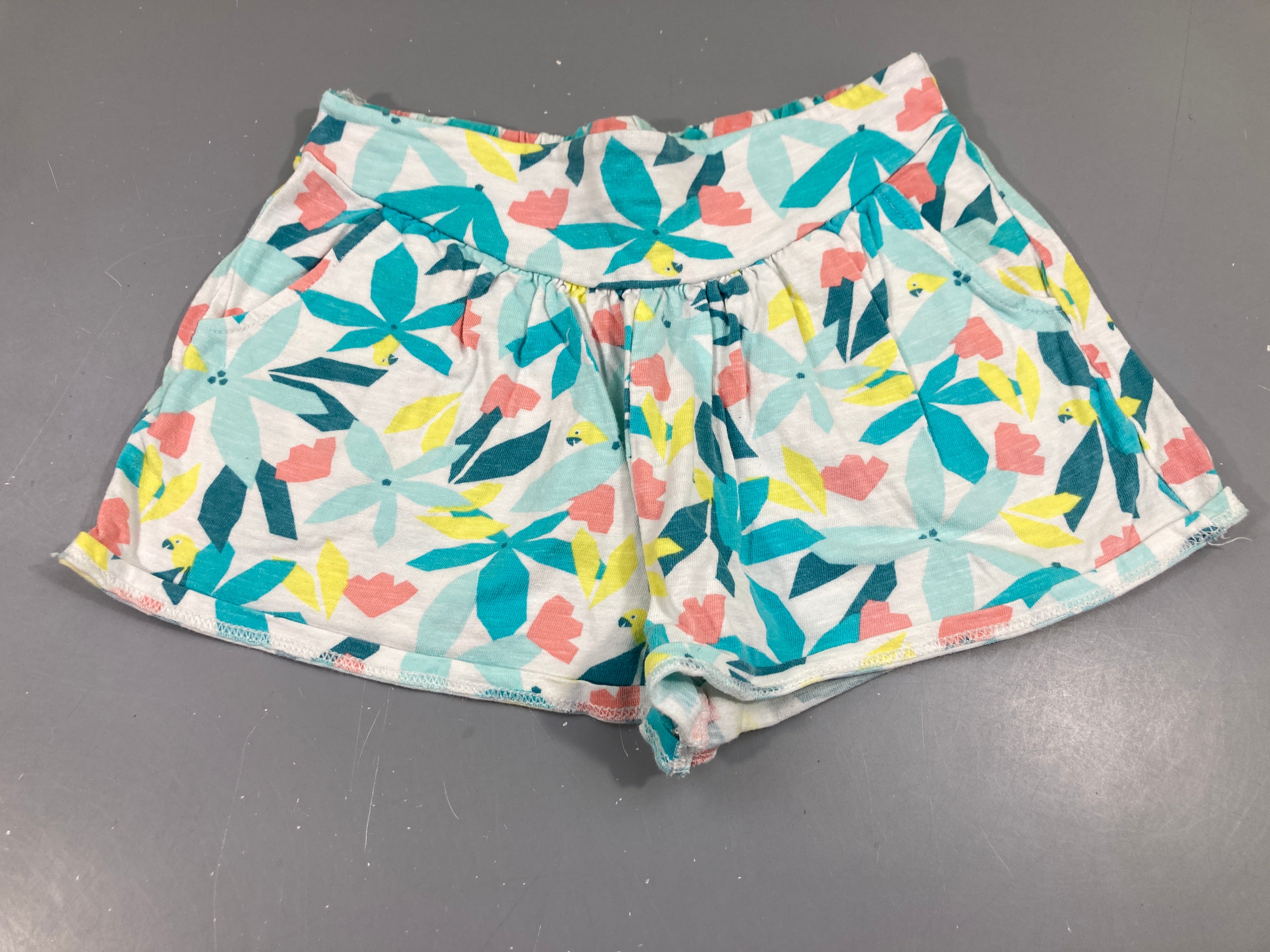 Short jersey blanc fleurs rose,bleu,jaune