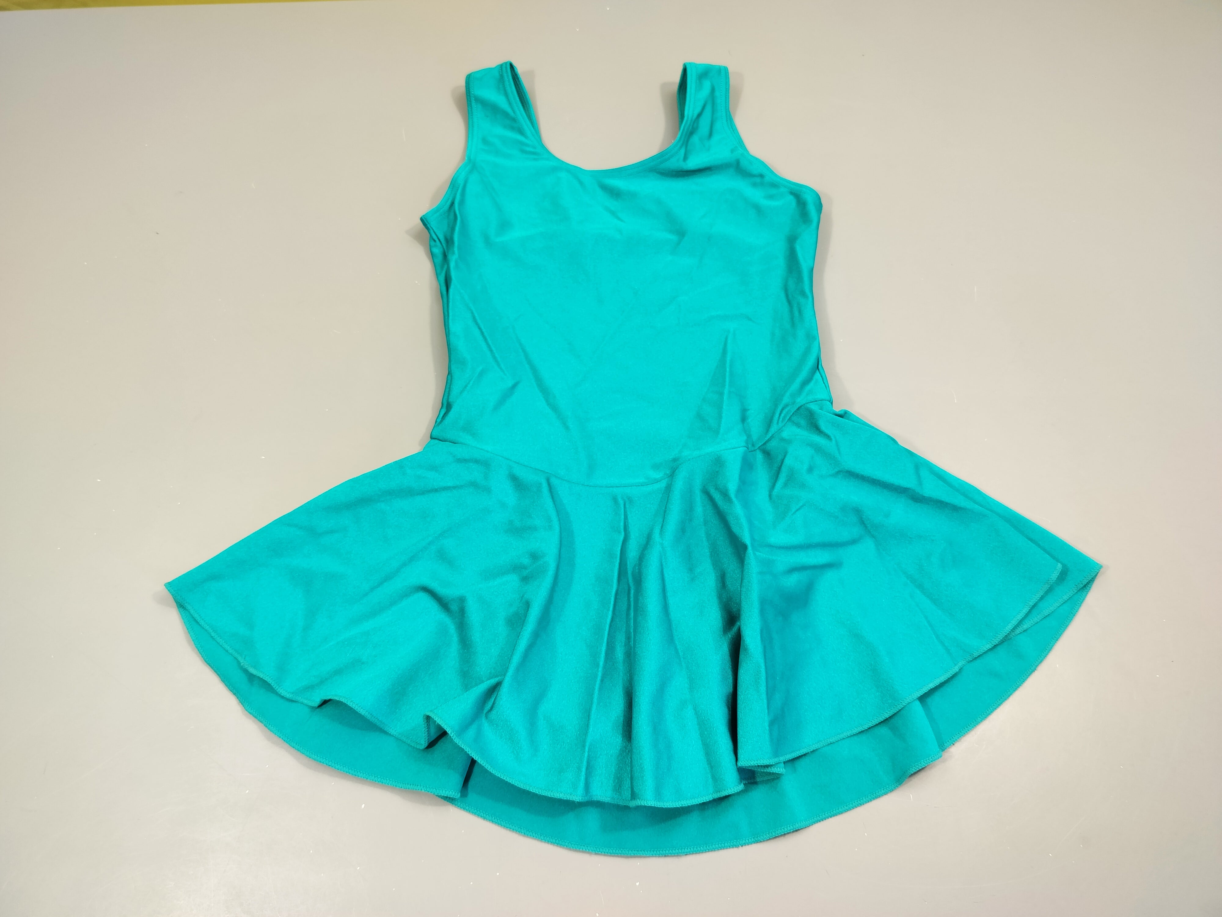 Maillot de danse bleu . 80% polyamide  20% élasthanne. Taille petit