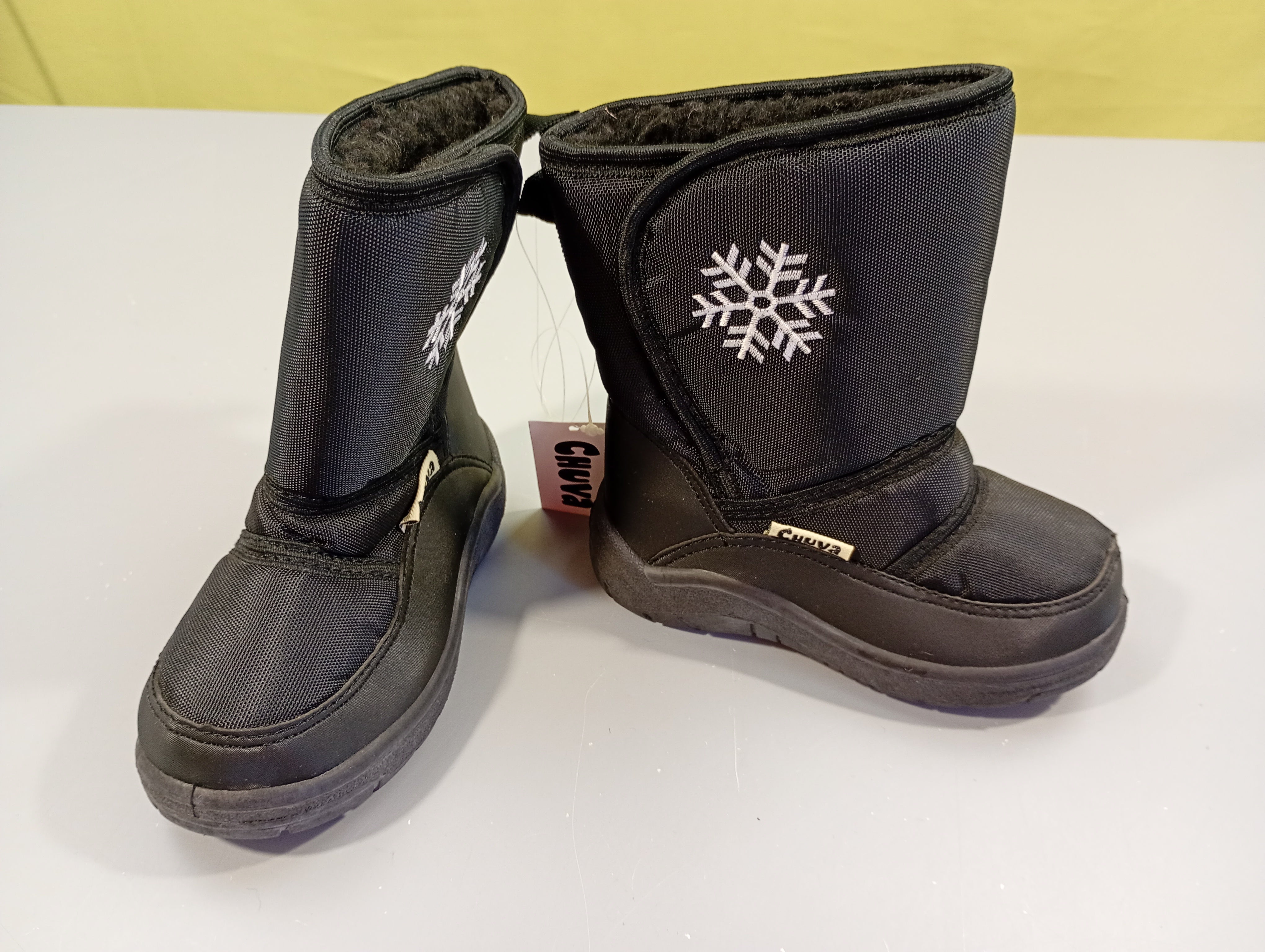 Neuves, bottes de neige fourées noires, flocon blanc  Chuva -25