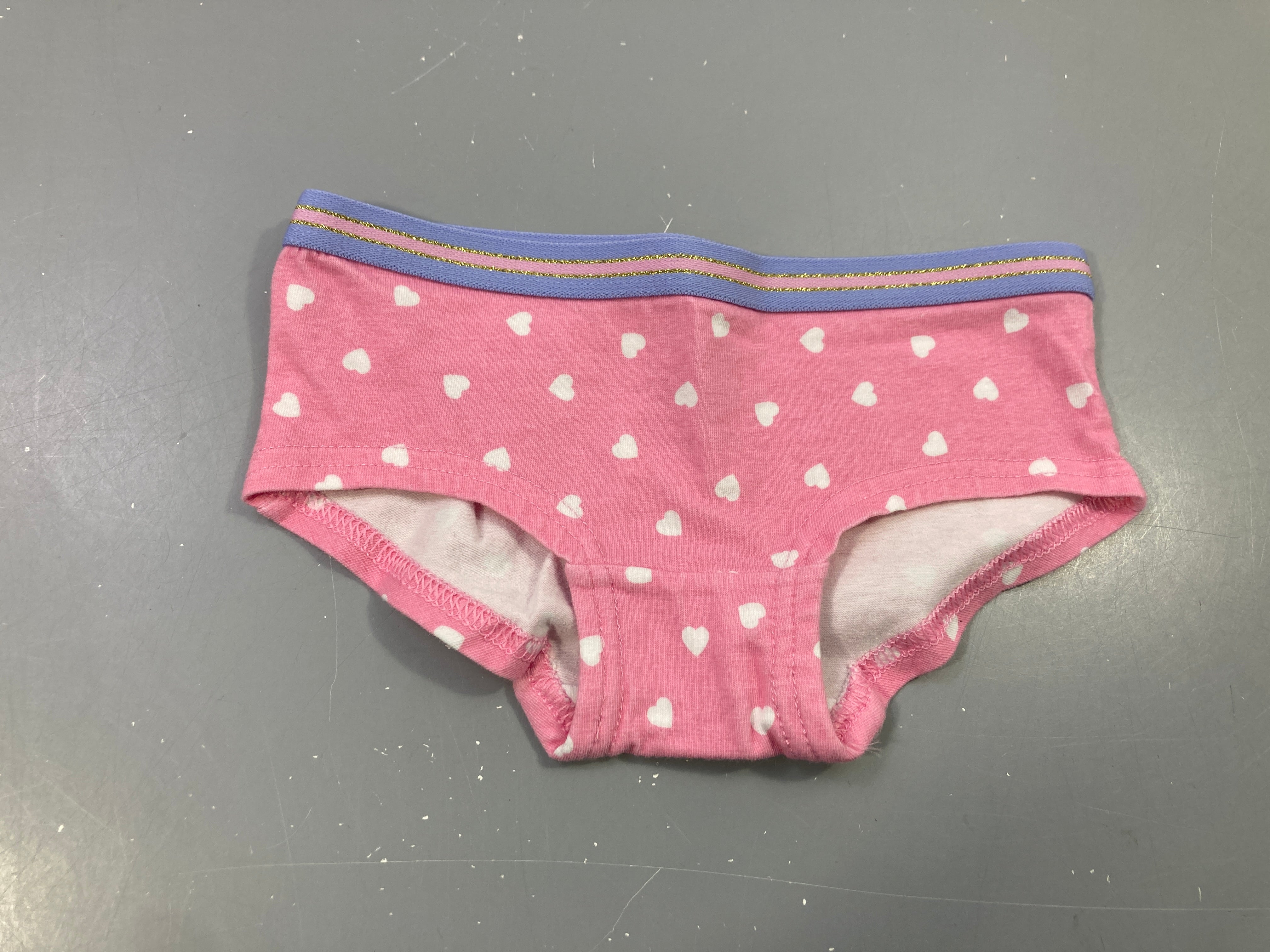 Culotte rose cœurs blancs