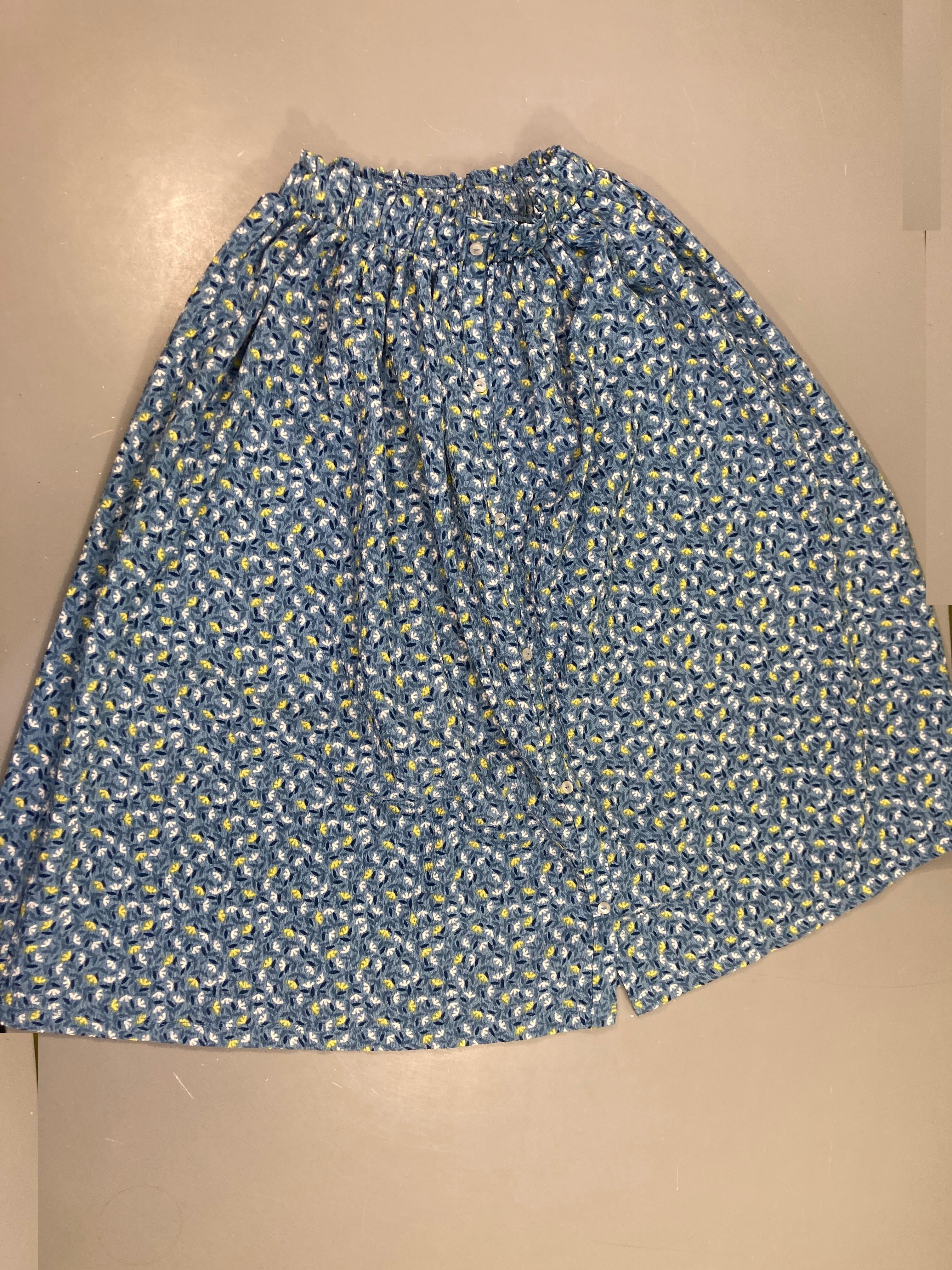 Jupe texturée bleue fleurs jaunes-blanches