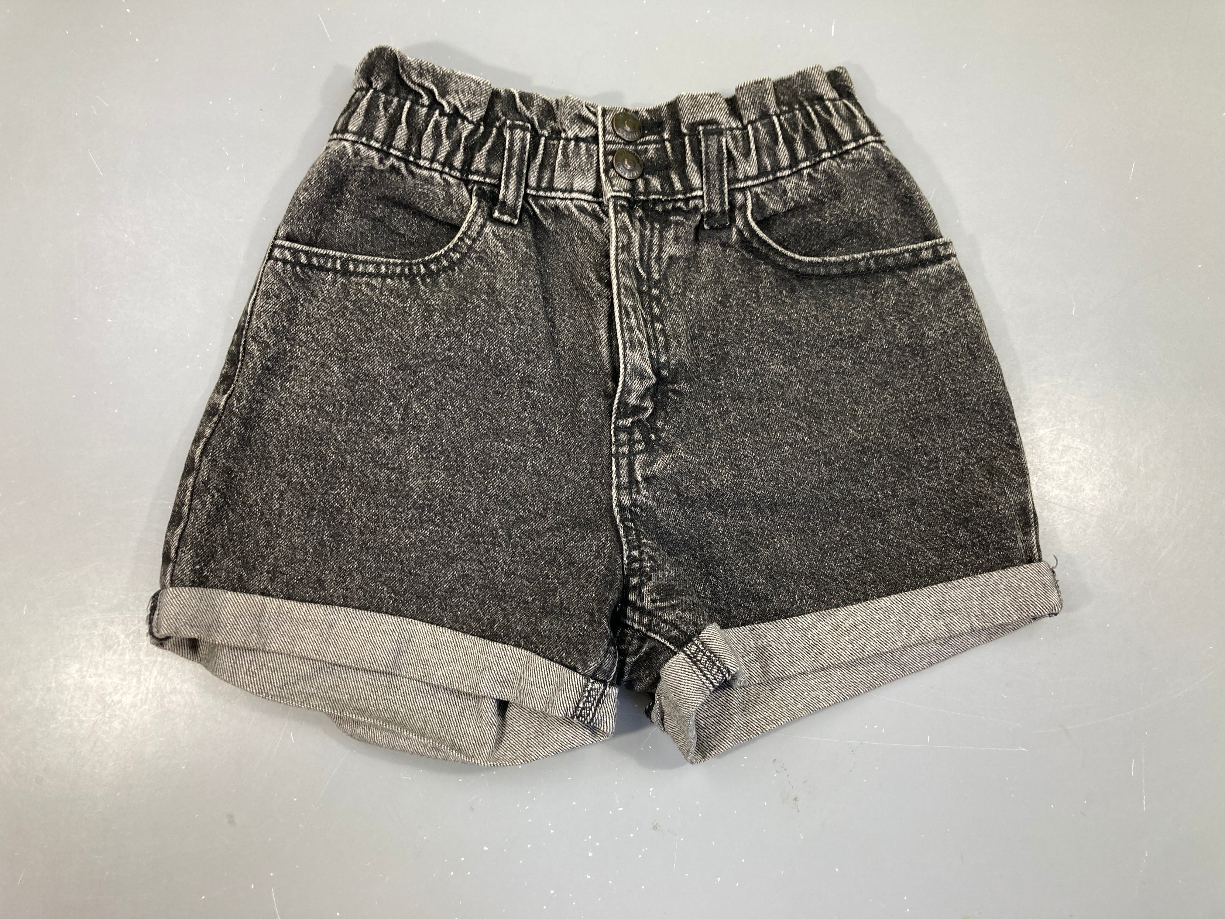 Short en jean gris à revers