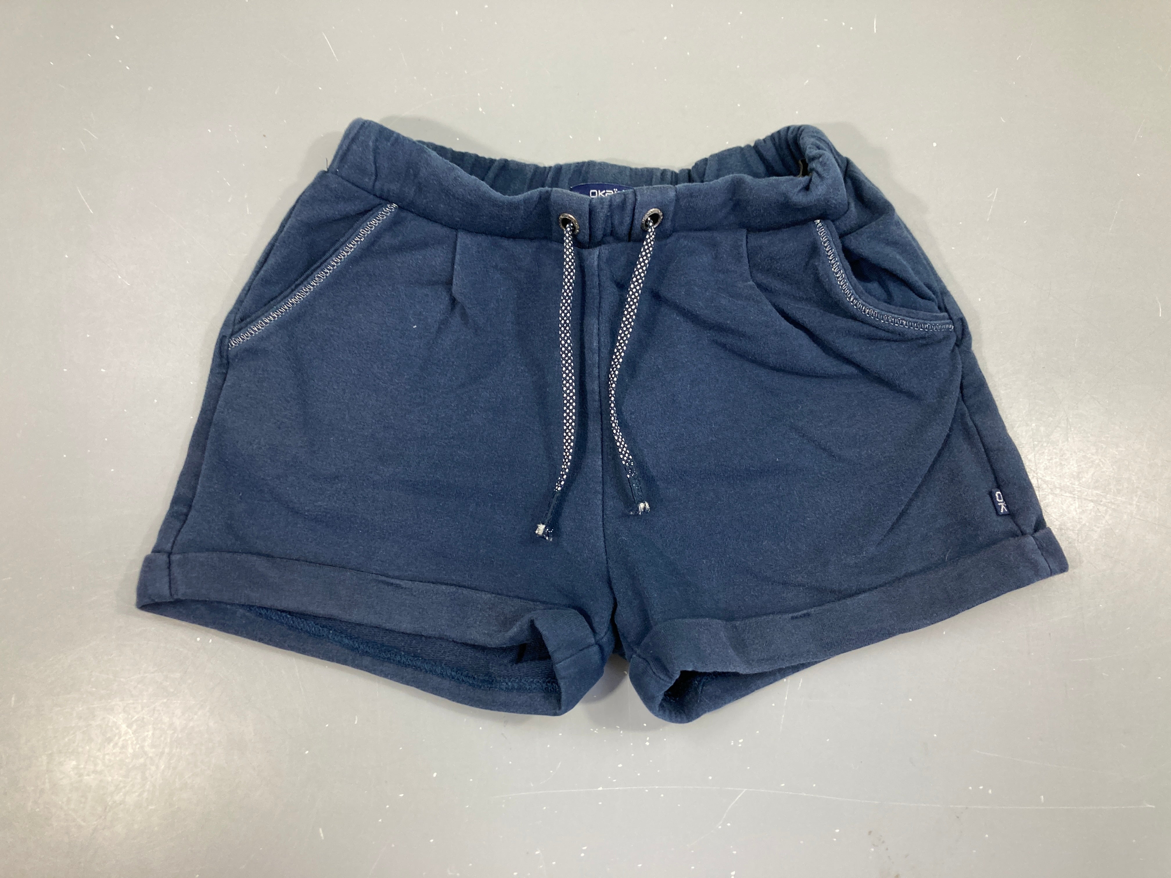 Short molleton bleu foncé à revers