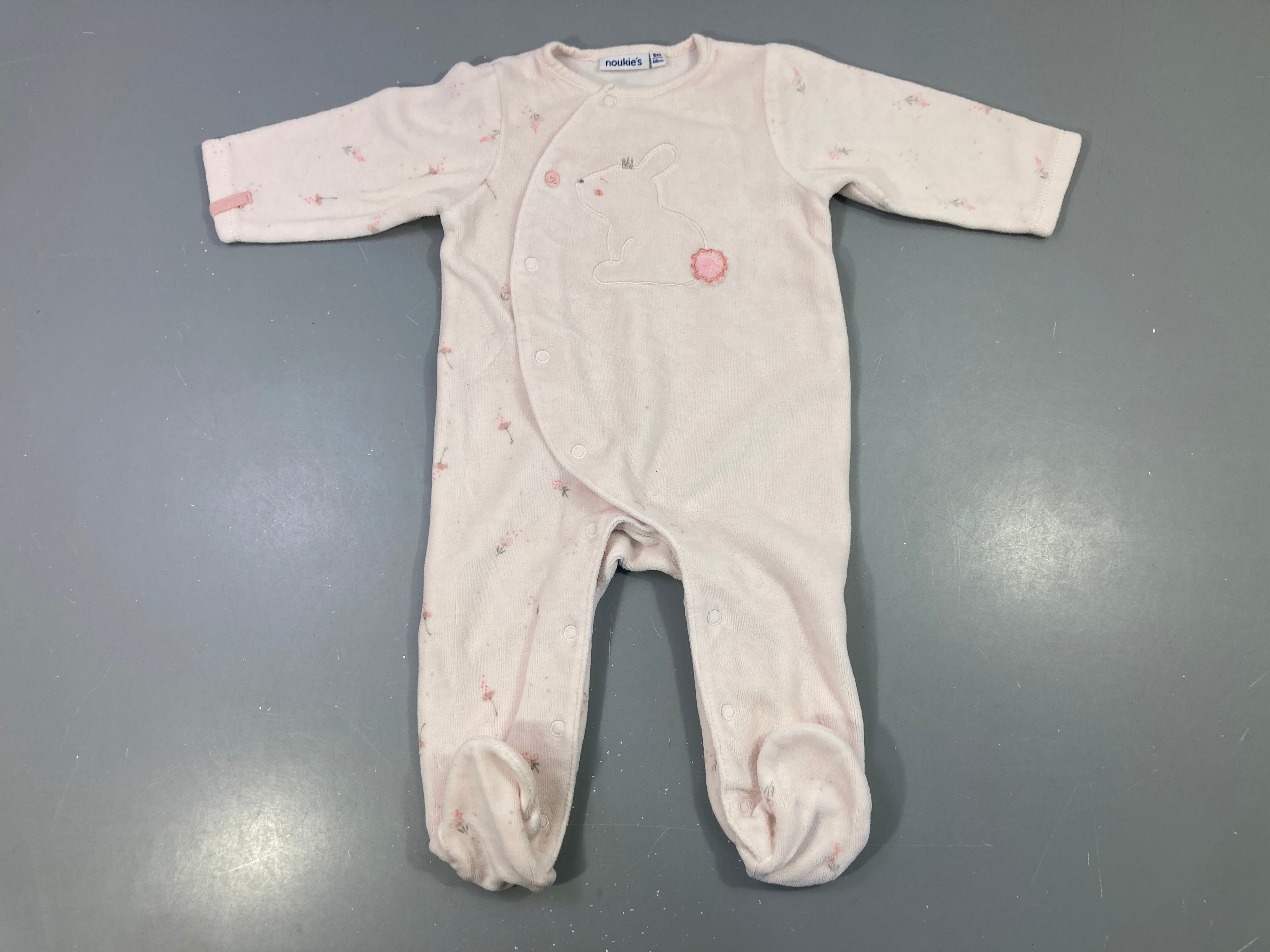 Pyjama velours rose pâle lapin brodé
