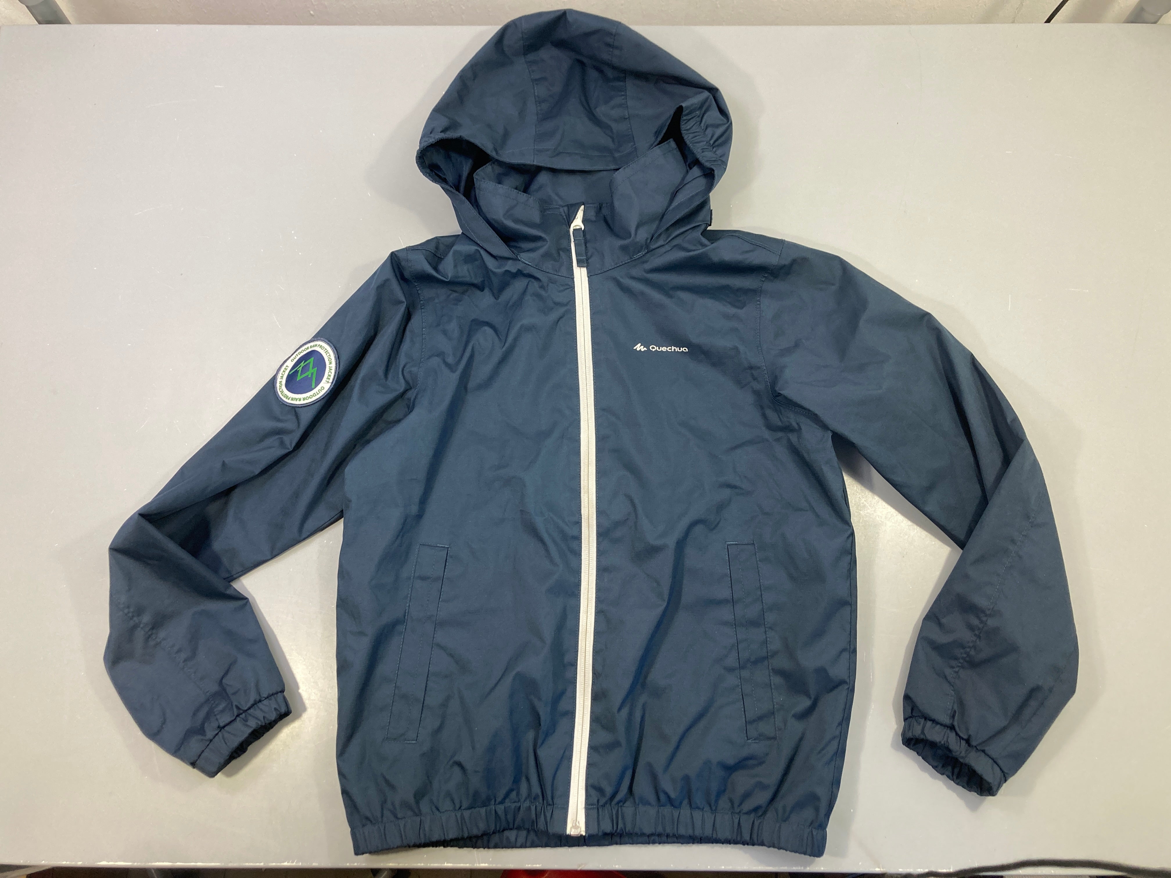 Veste coupe-vent marine à capuche, Quechua