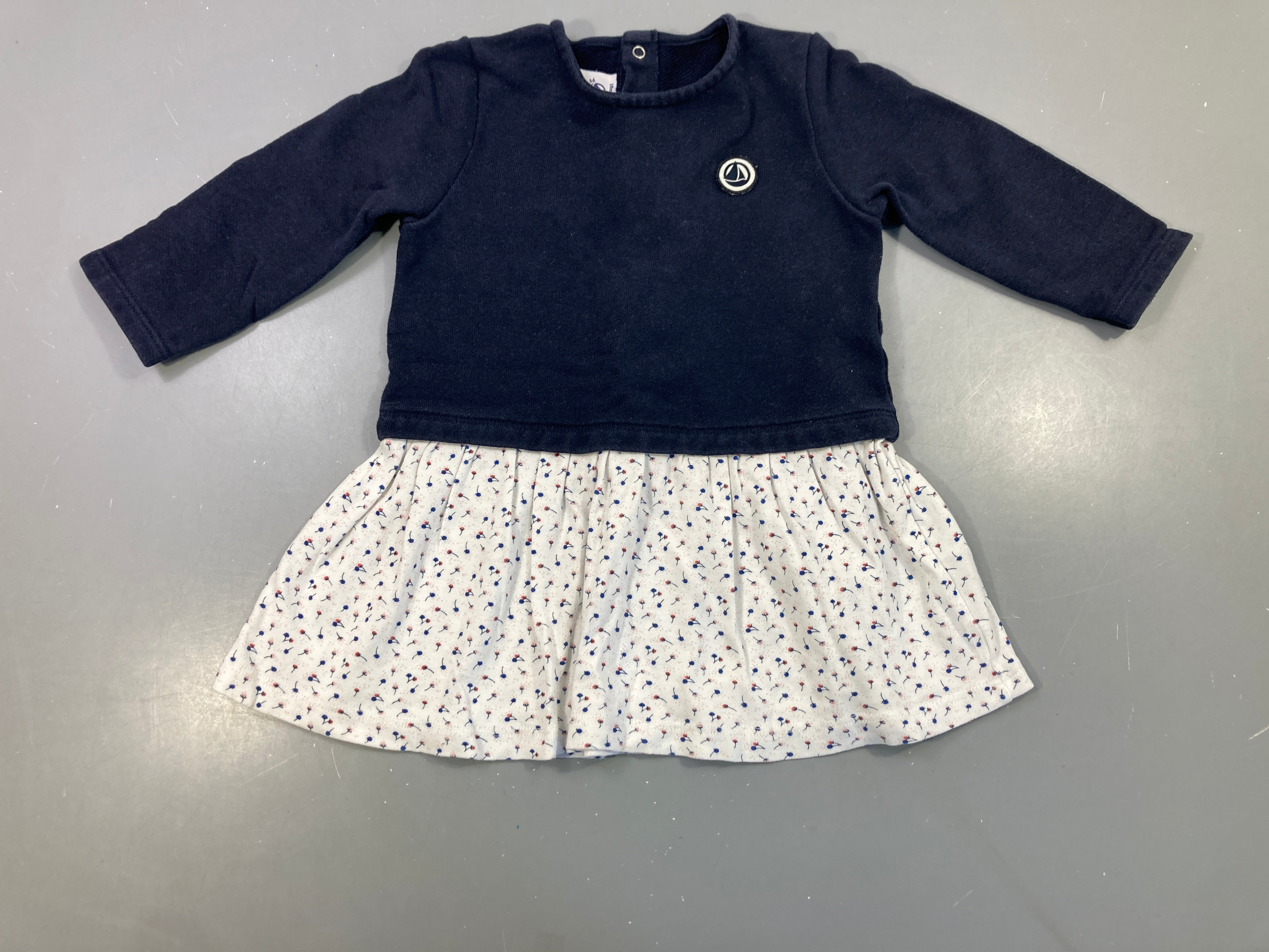 Robe molleton m.l bleu marine, jupe fleurie