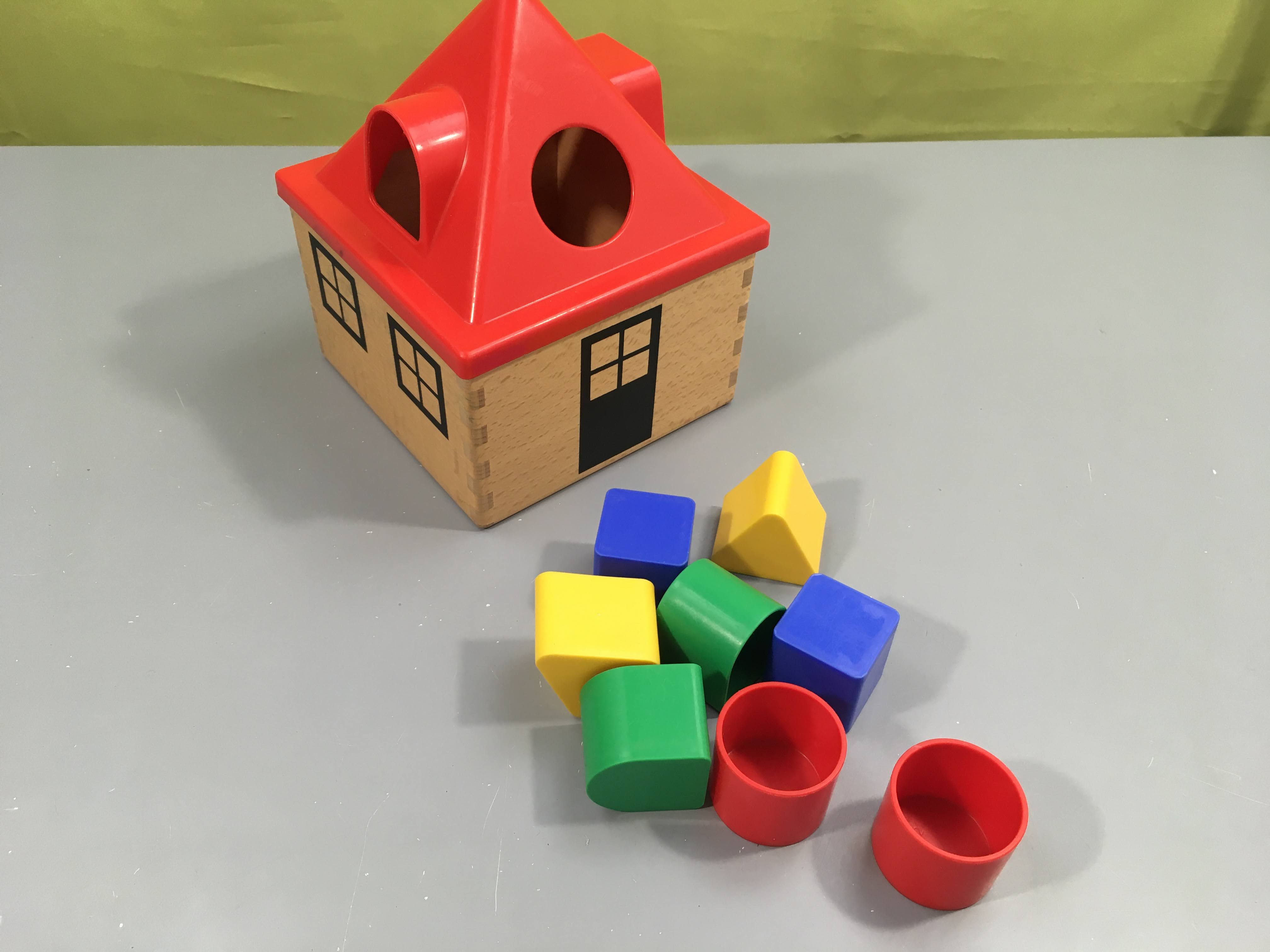 Mula maison boîte à formes rouge