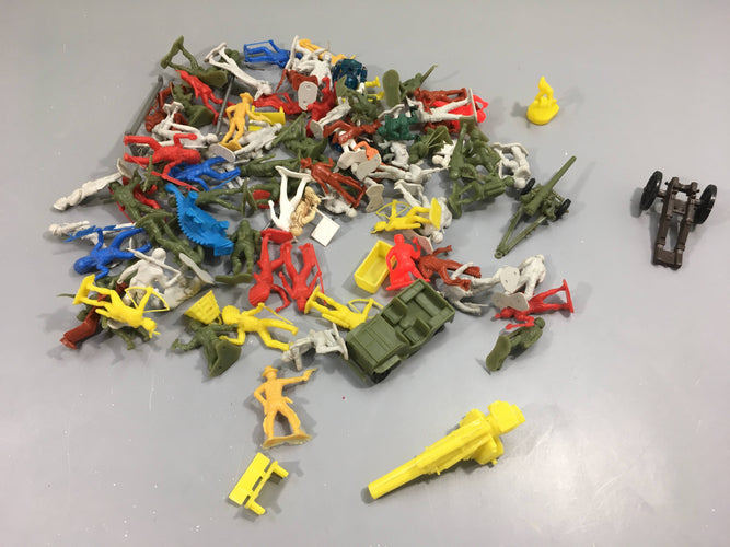 Lot de petit soldats en plastique, moins cher chez Petit Kiwi