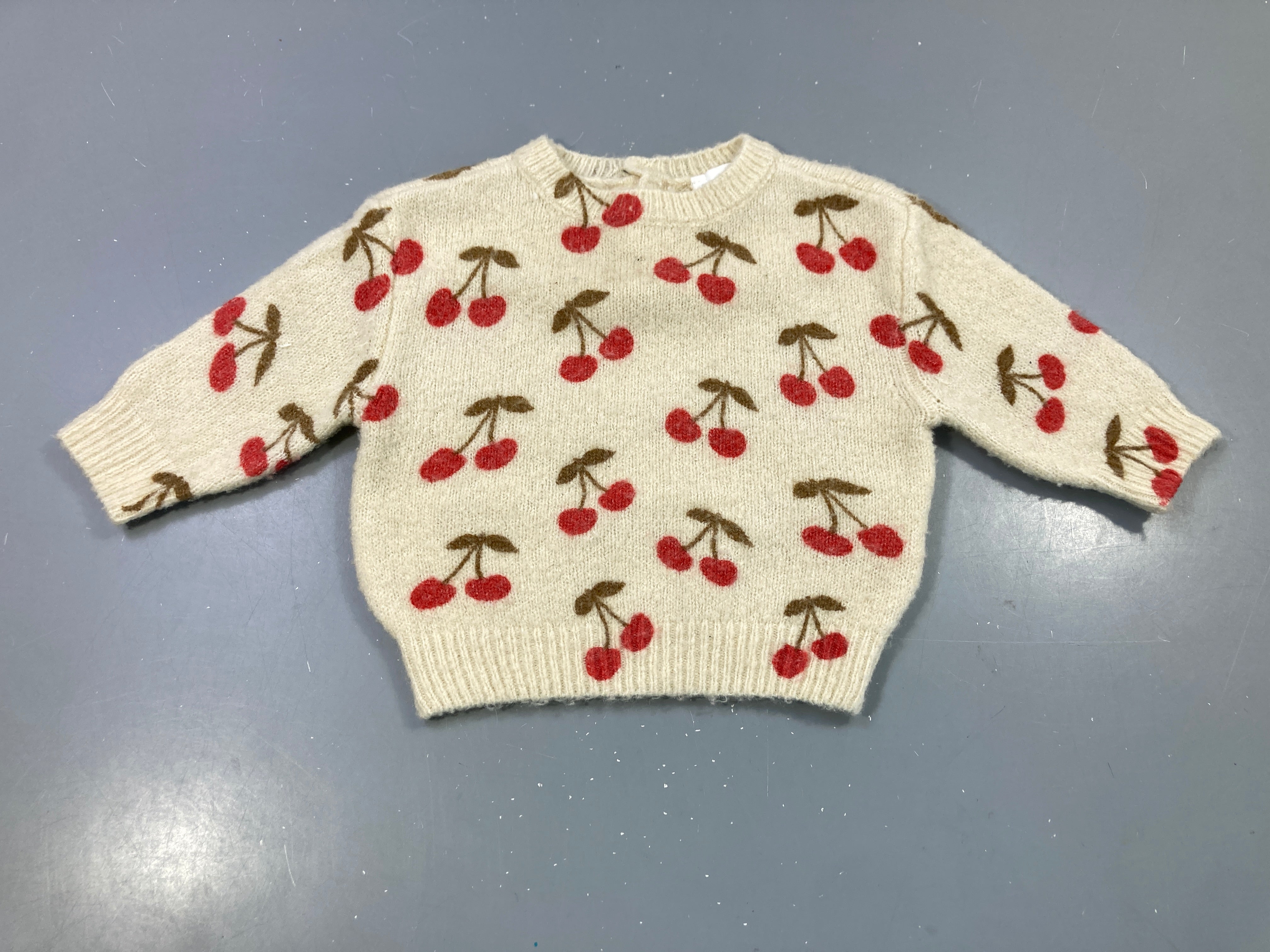 Pull m.l écru cerises rouges