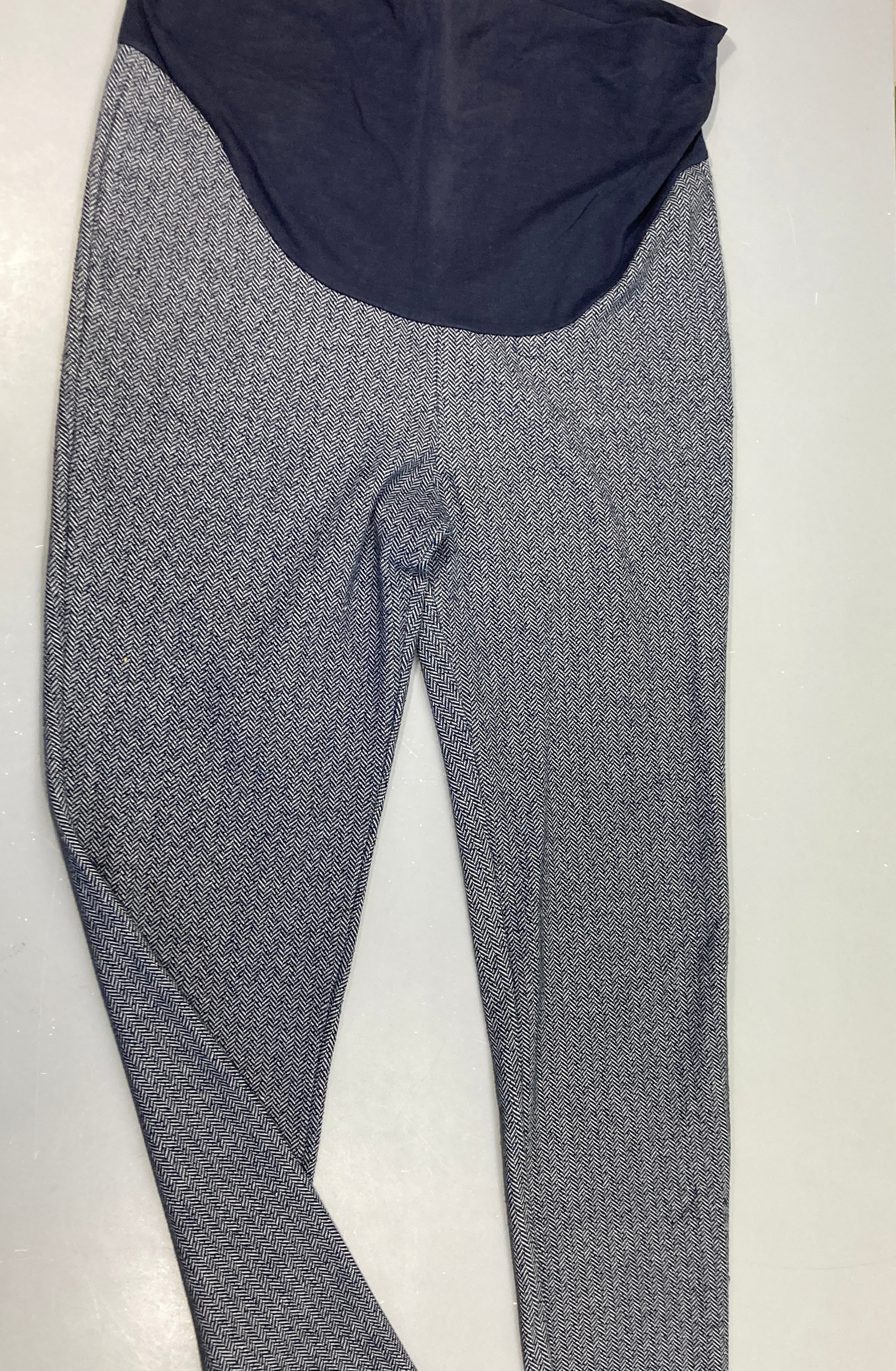 Pantalon de grossesse molleton chevrons bleu-gris Légèrement bouloché