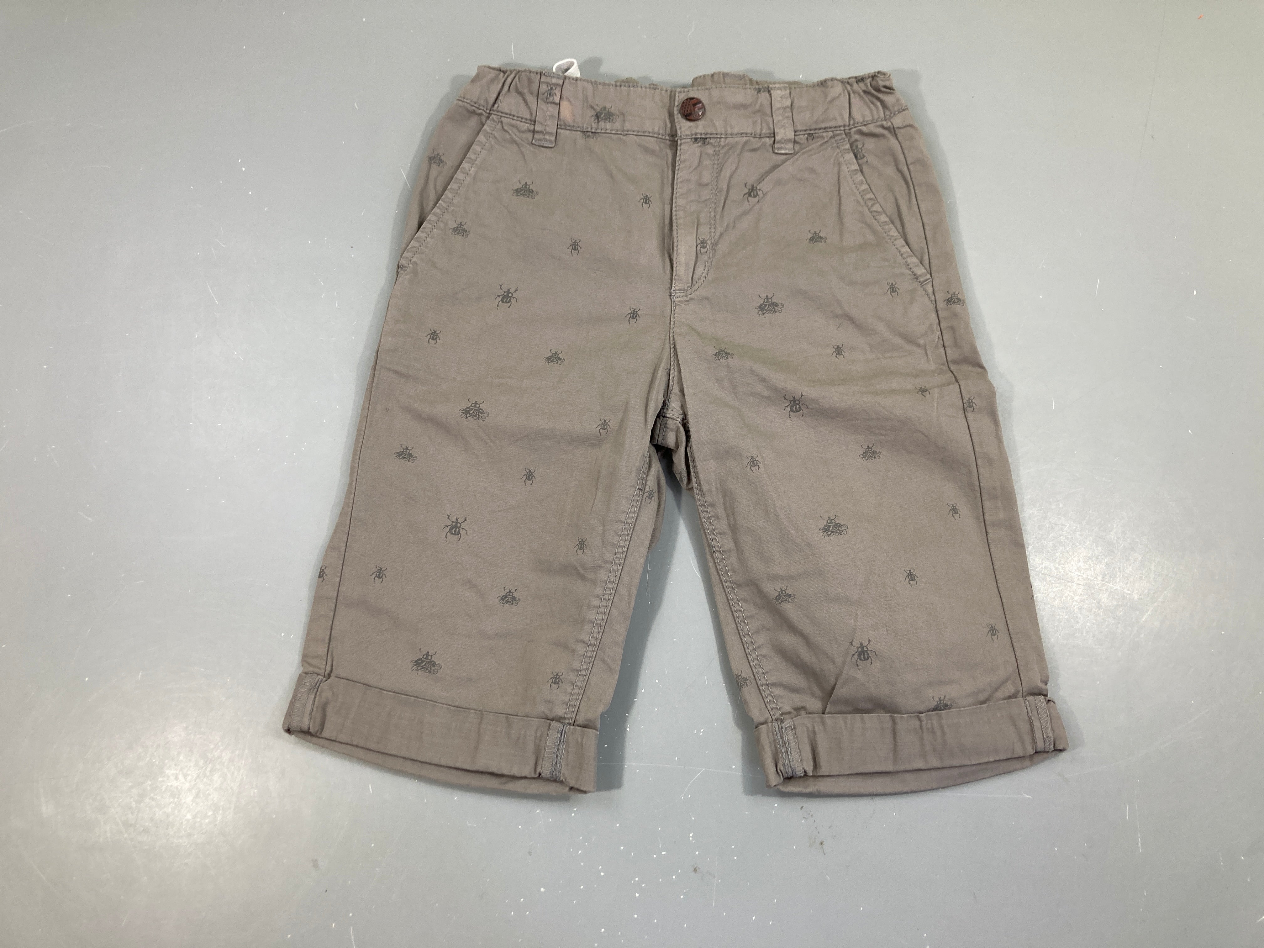 Bermuda à revers taupe insectes