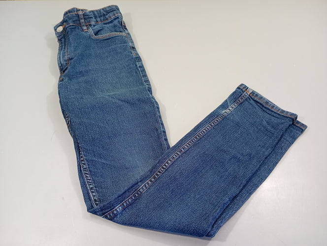 Jeans skinny. très légère ususre sur le dessous, moins cher chez Petit Kiwi