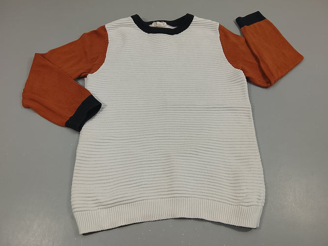 Pull blanc texturé, manches rouilles  bords col et manches noirs, moins cher chez Petit Kiwi