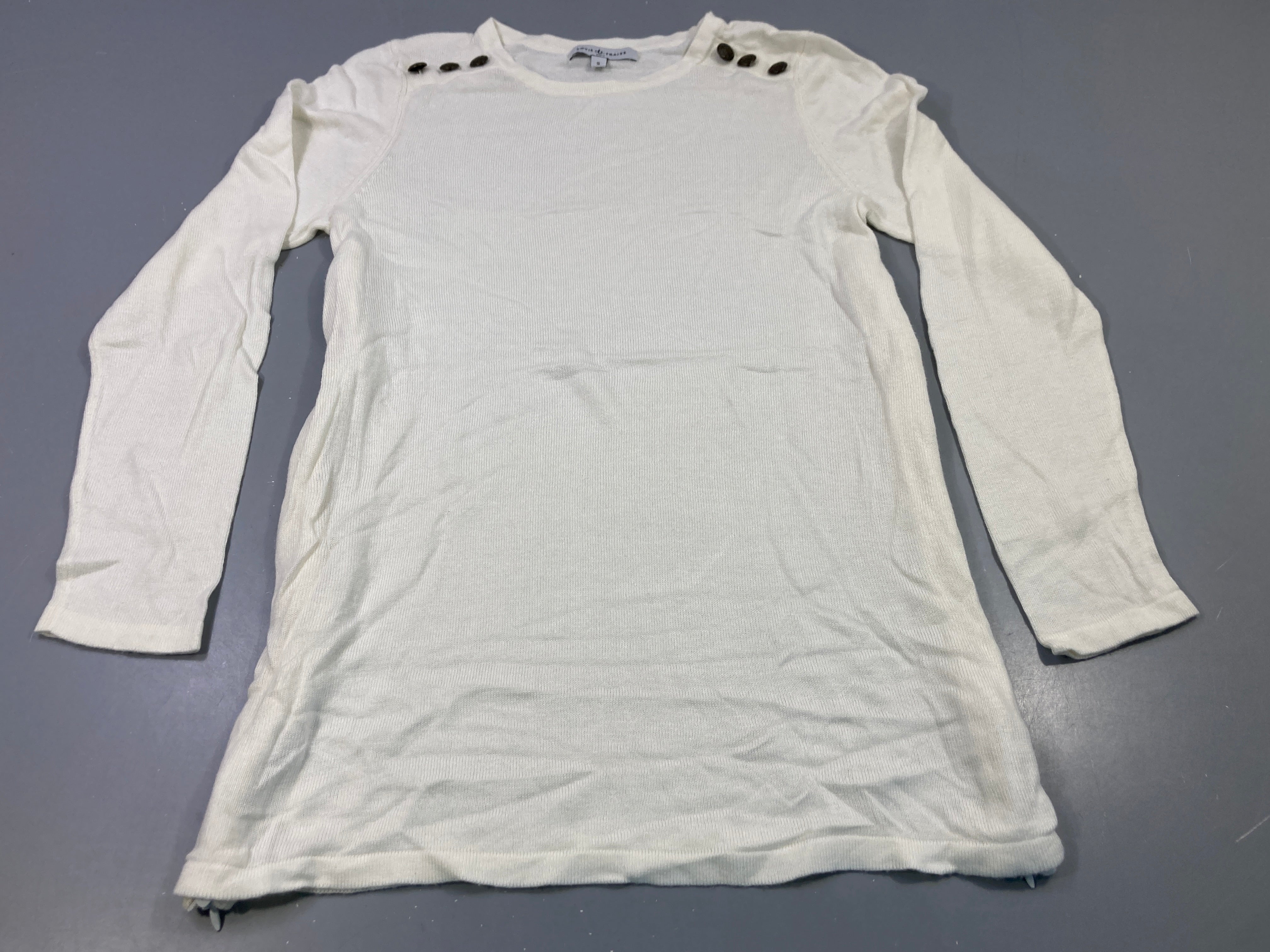 Pull m.l écru, boutons décoratifs épaules, Louis de Trailze