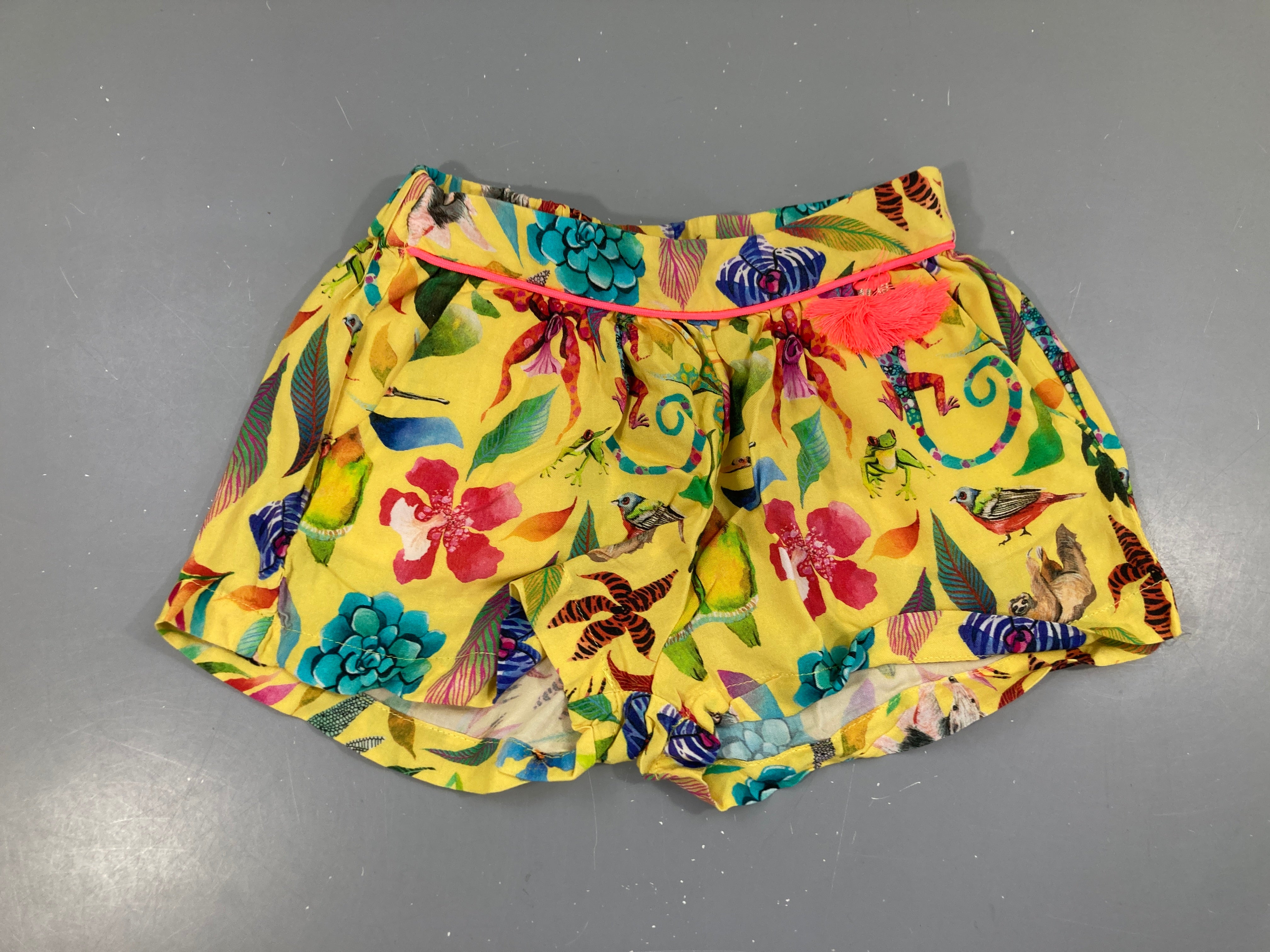Short fluide jaune fleuri