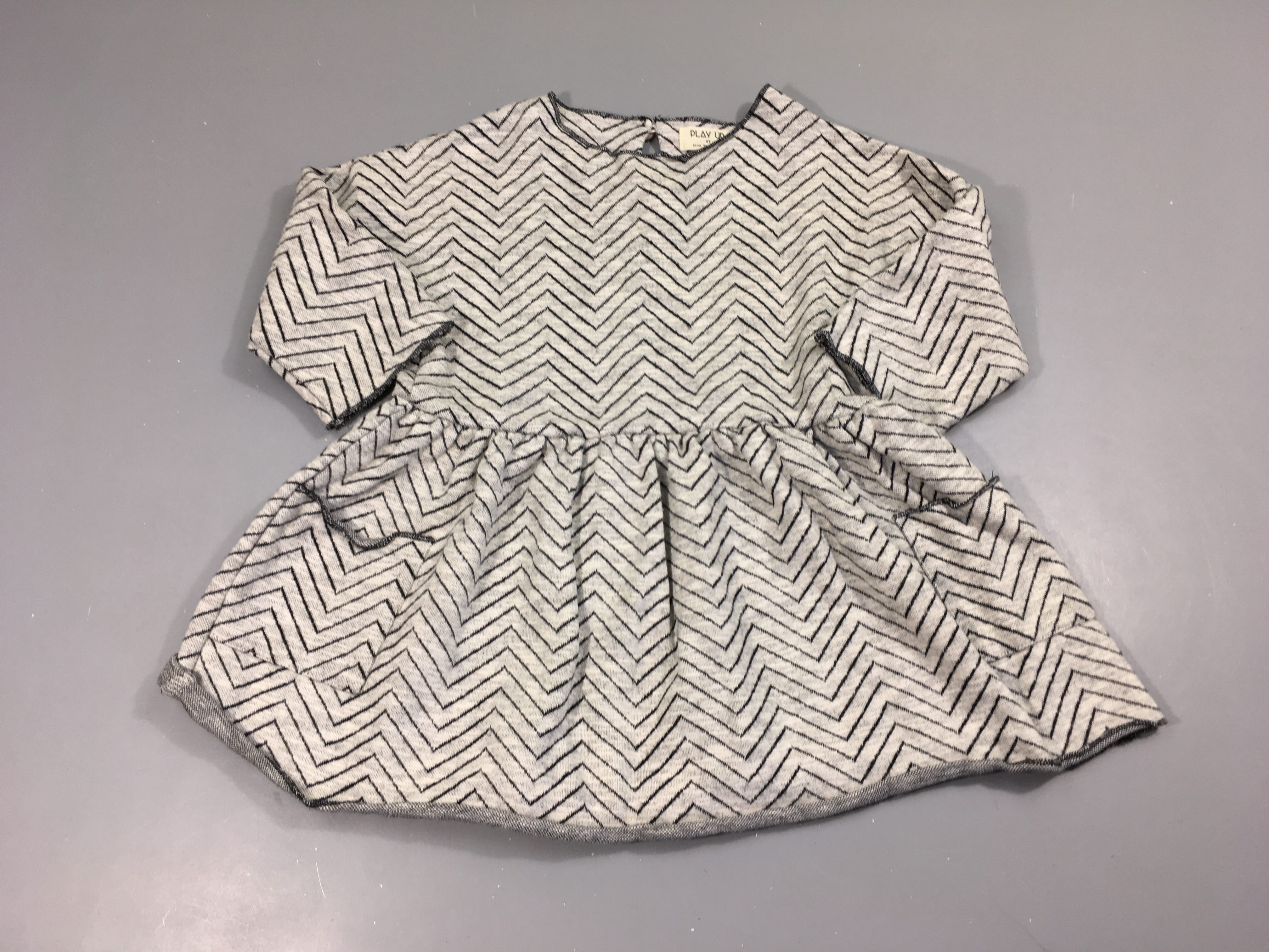 Robe m.l gris chiné vagues, Play Up, un peu boulochée